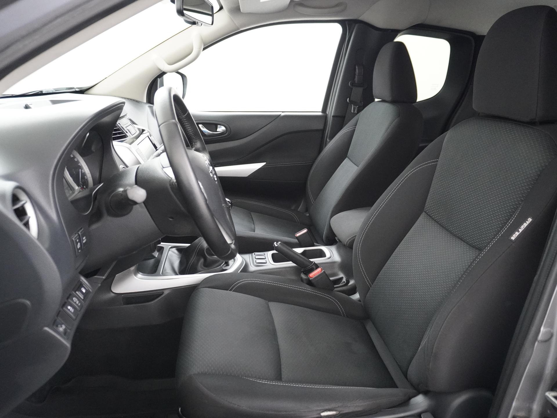 Nissan Navara 2.3 dCi N-Connecta King Cab 12