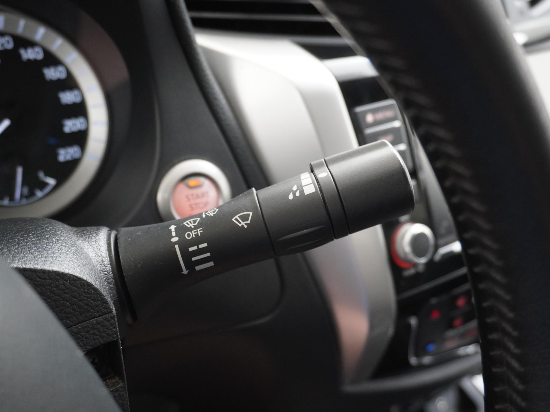 Nissan Navara 2.3 dCi N-Connecta King Cab 14