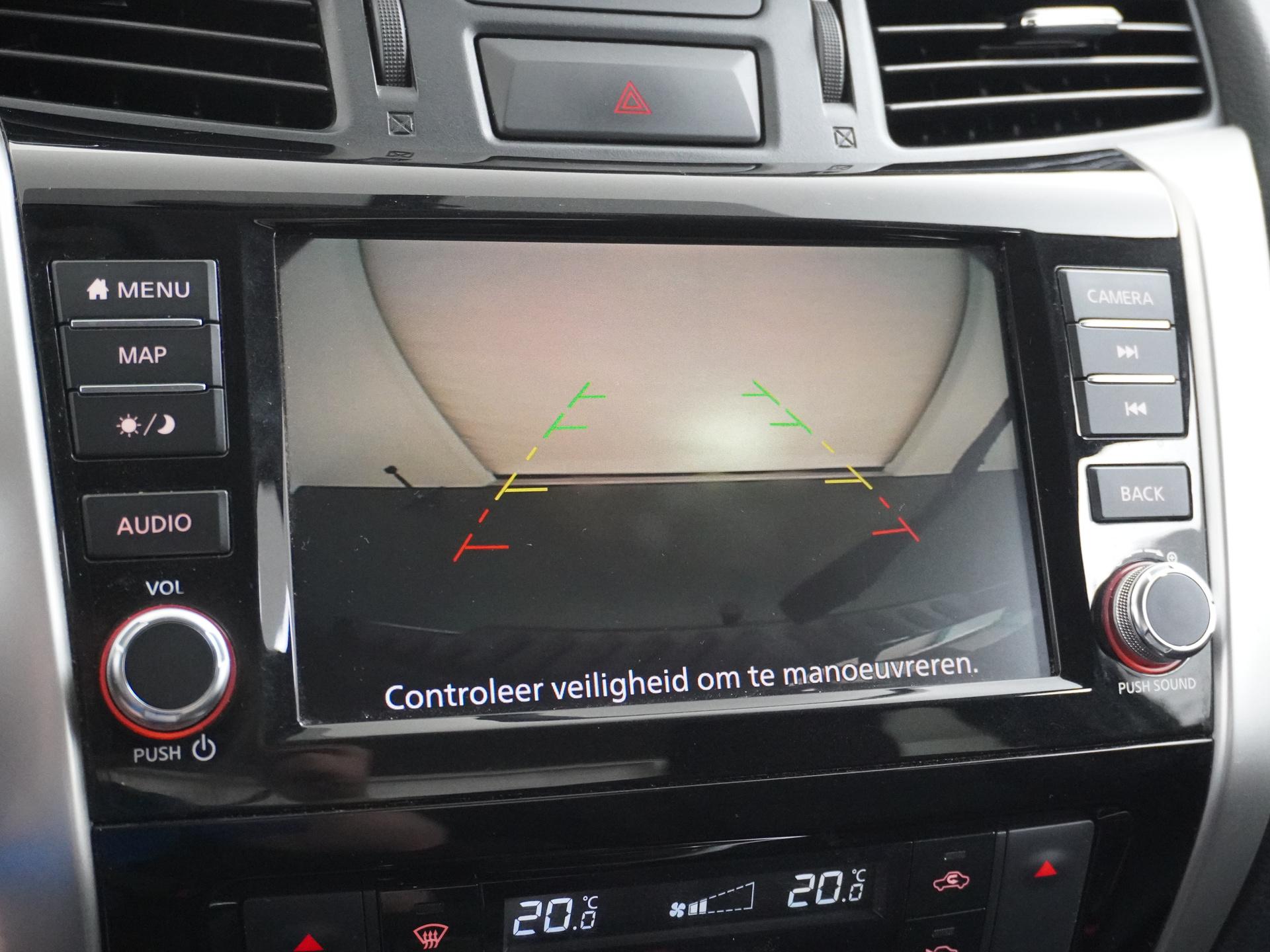 Nissan Navara 2.3 dCi N-Connecta King Cab 22