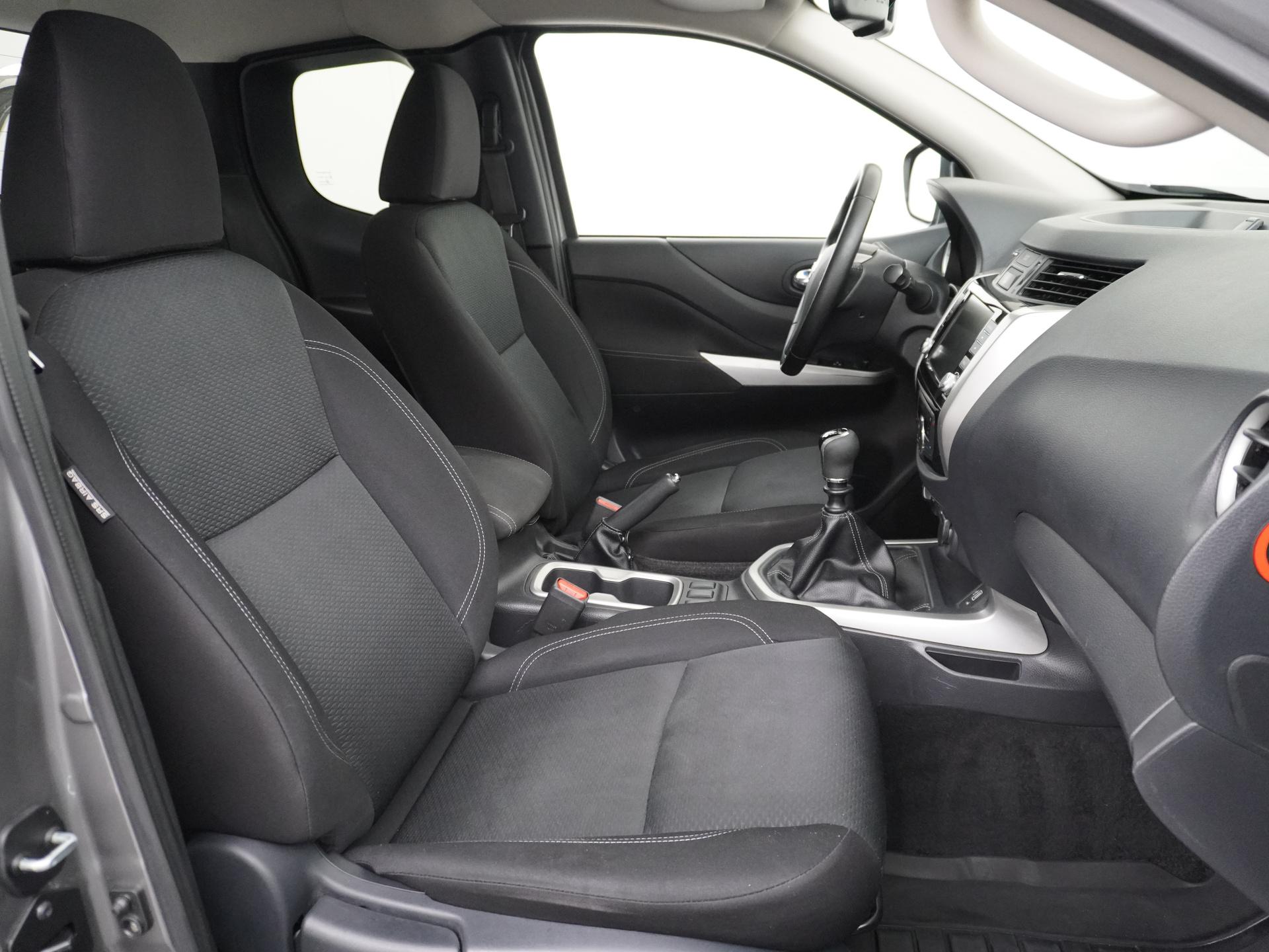 Nissan Navara 2.3 dCi N-Connecta King Cab 26