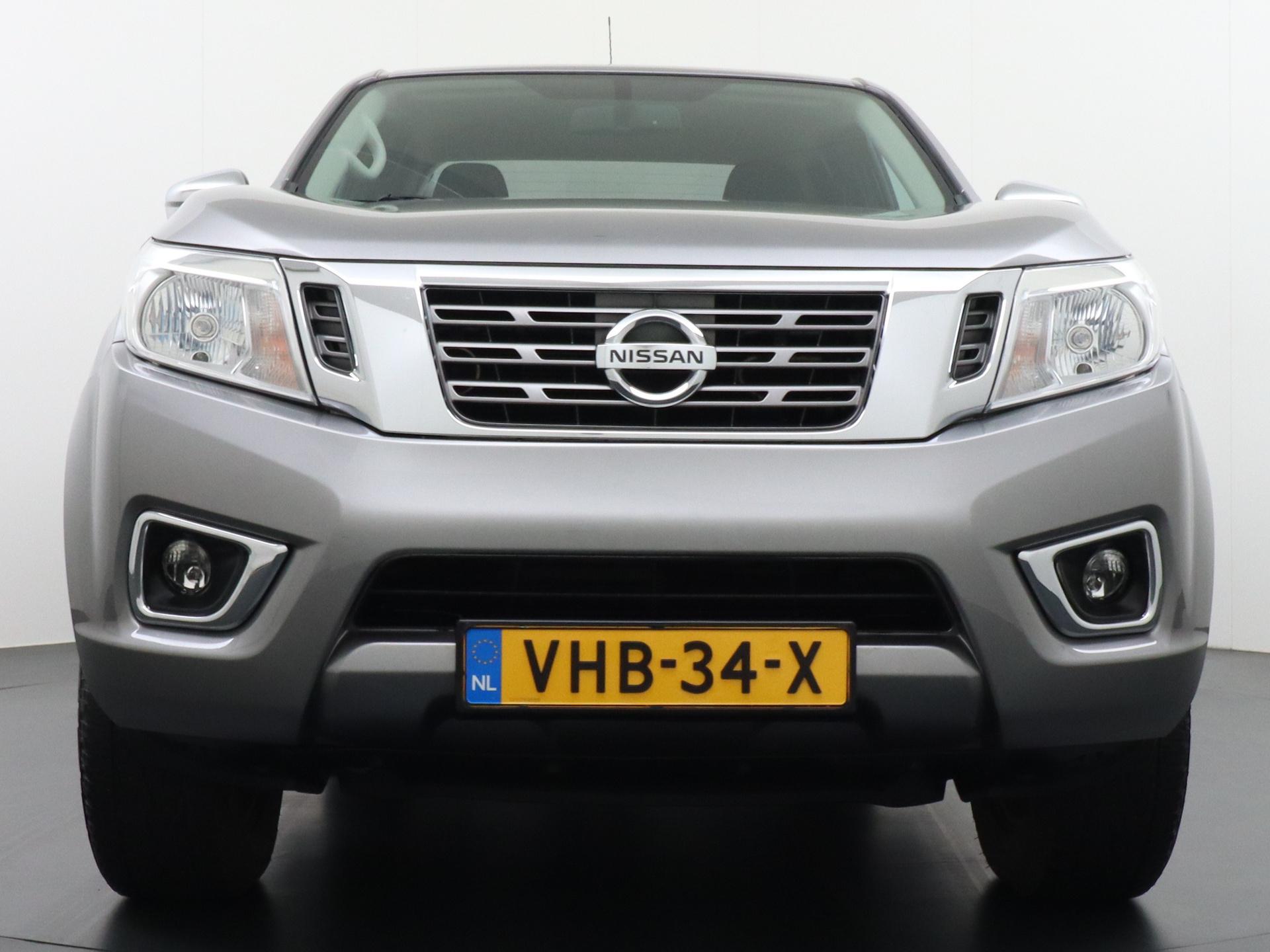 Nissan Navara 2.3 dCi N-Connecta King Cab 32