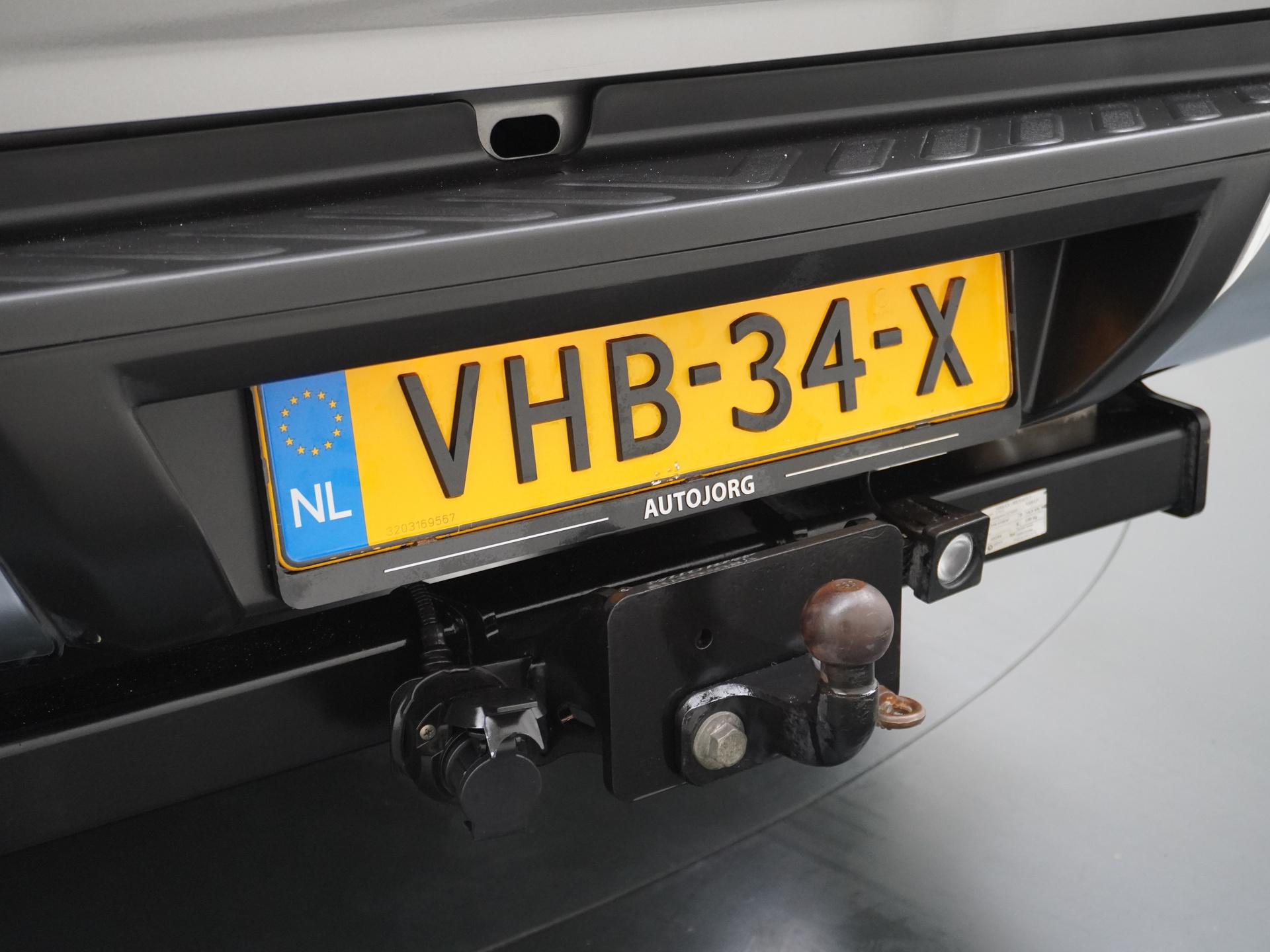 Nissan Navara 2.3 dCi N-Connecta King Cab 5