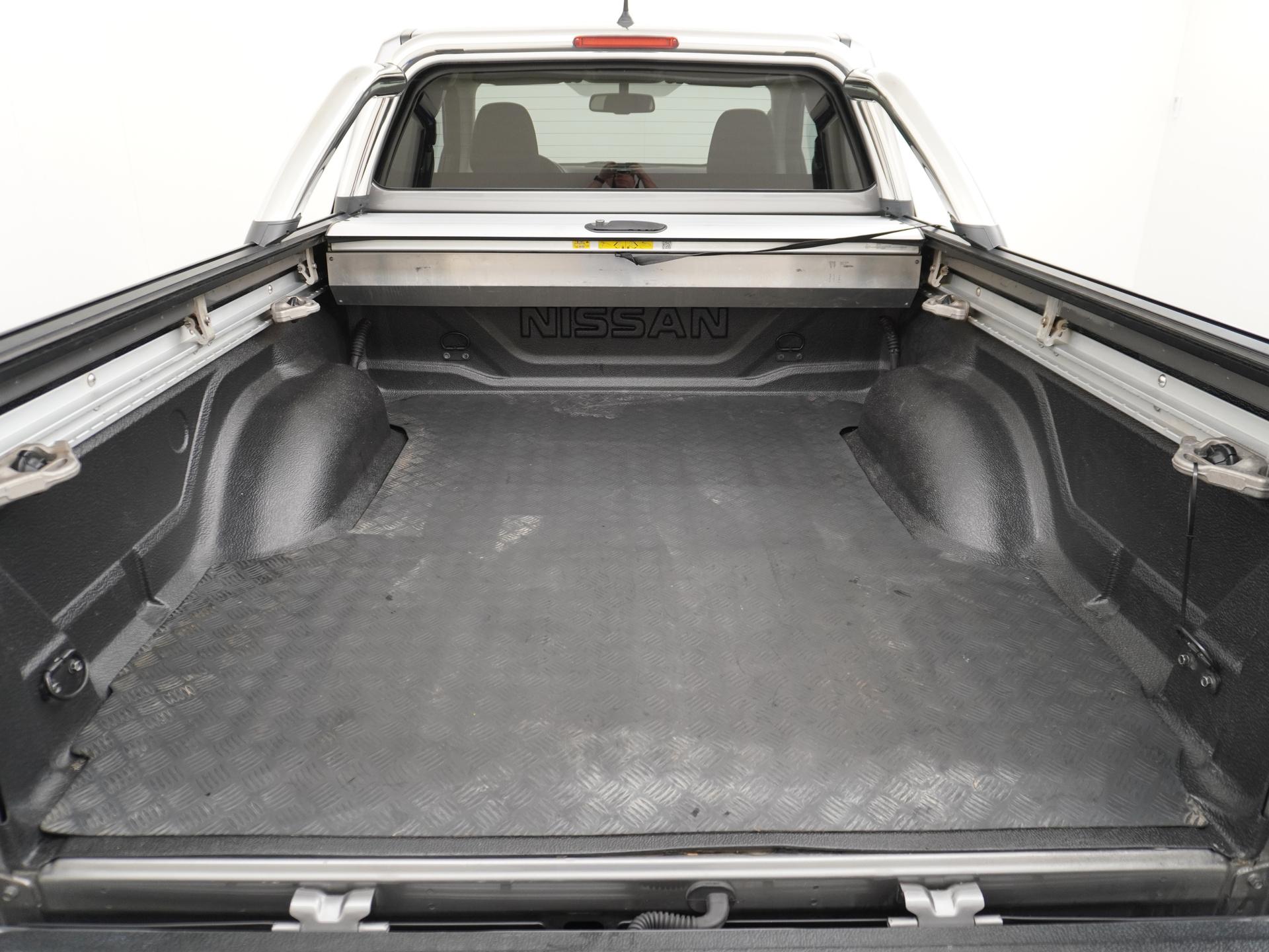 Nissan Navara 2.3 dCi N-Connecta King Cab 6