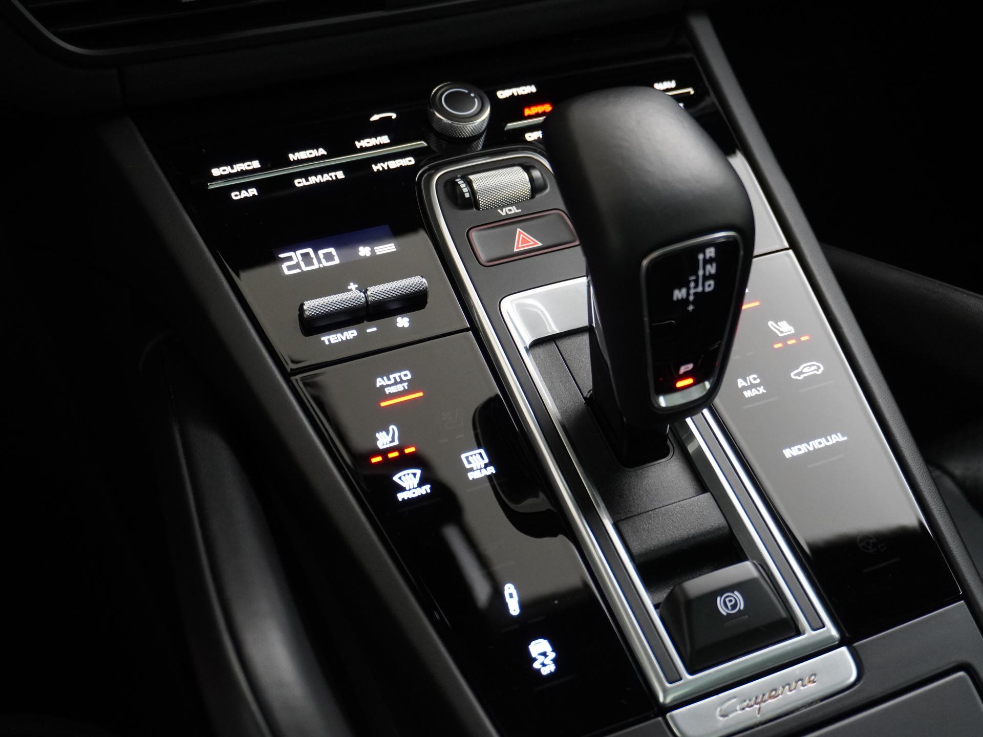 Porsche Cayenne Coupé 3.0 E-Hybrid 11