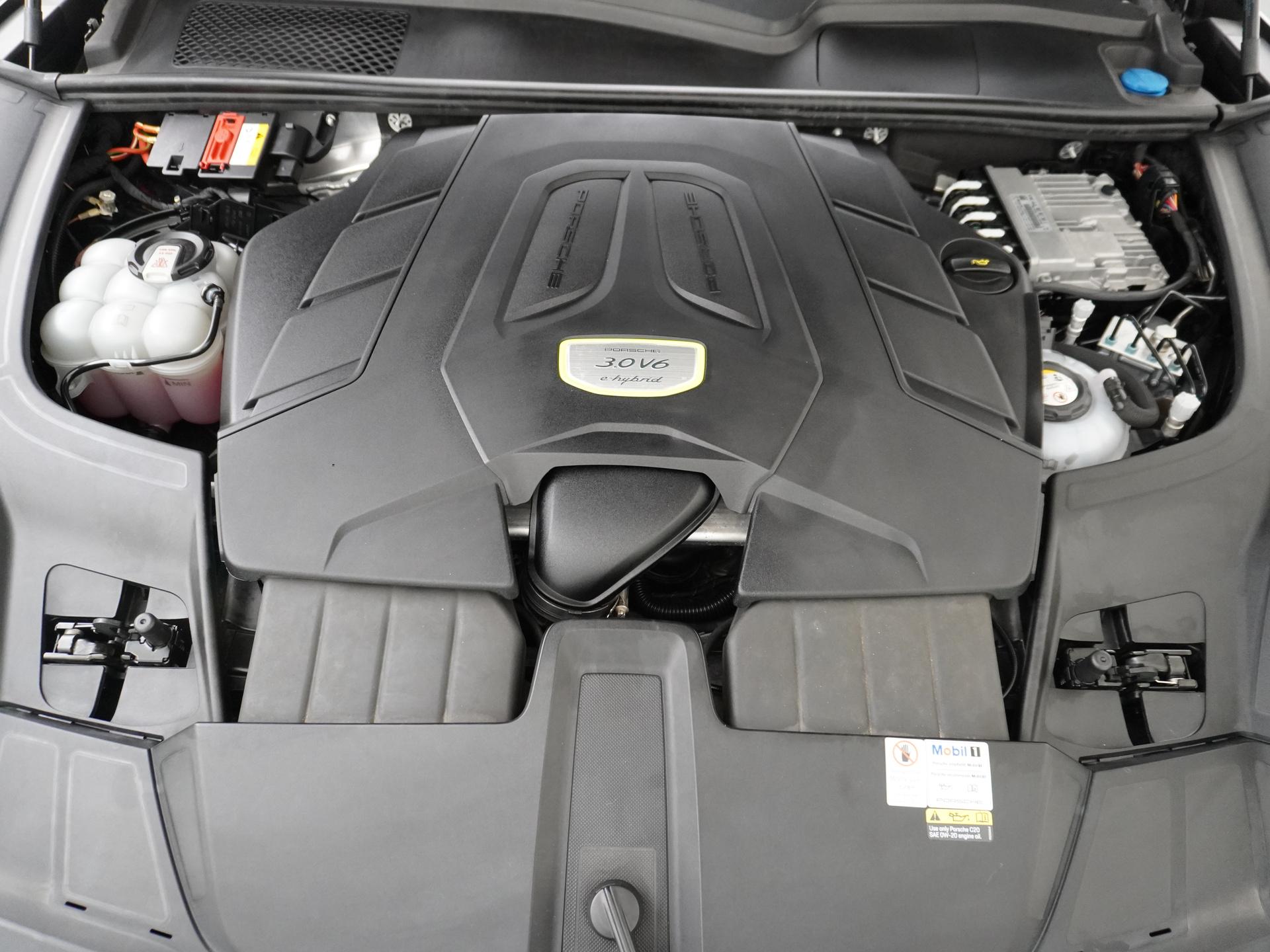 Porsche Cayenne Coupé 3.0 E-Hybrid 22