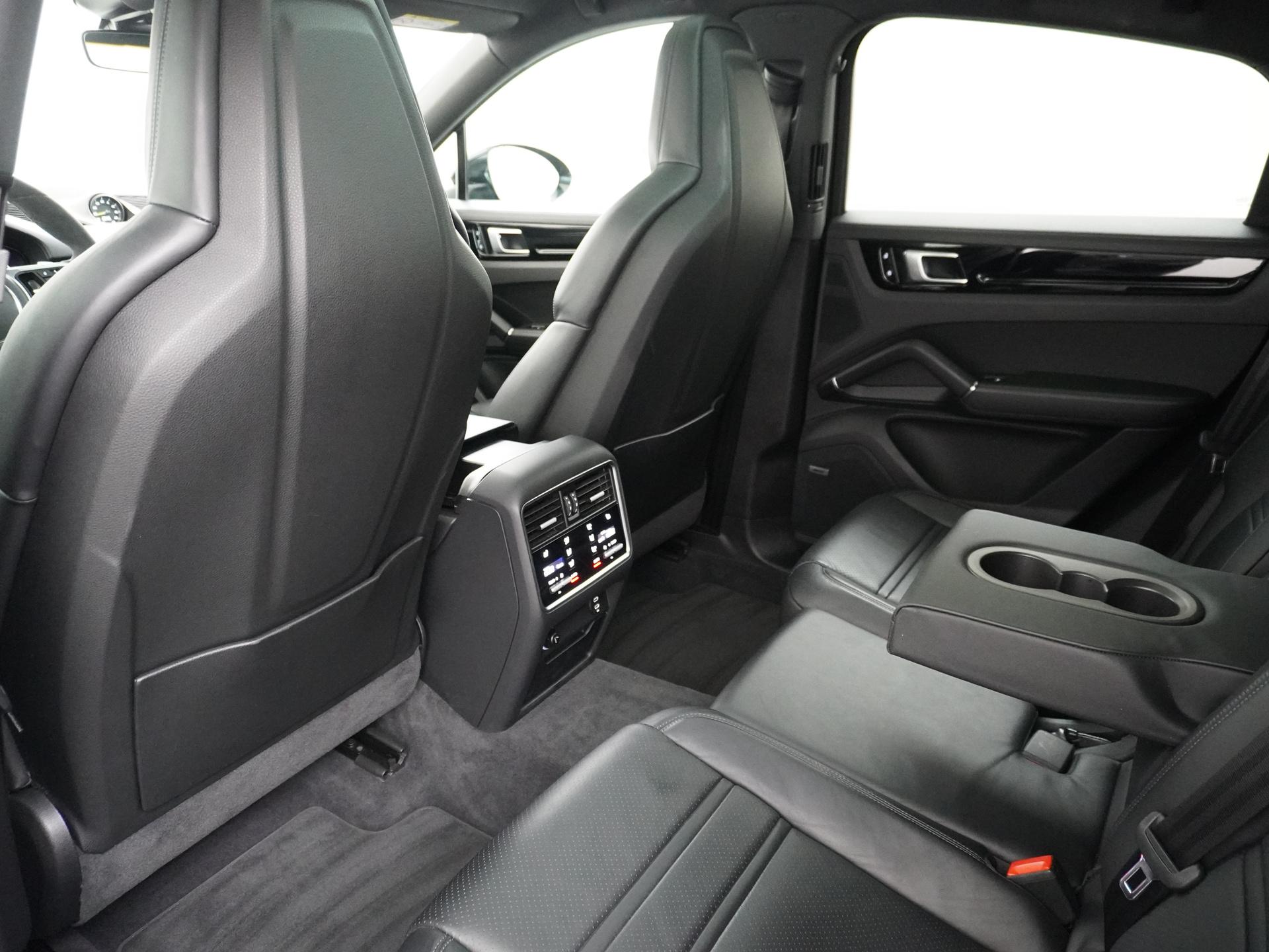 Porsche Cayenne Coupé 3.0 E-Hybrid 26