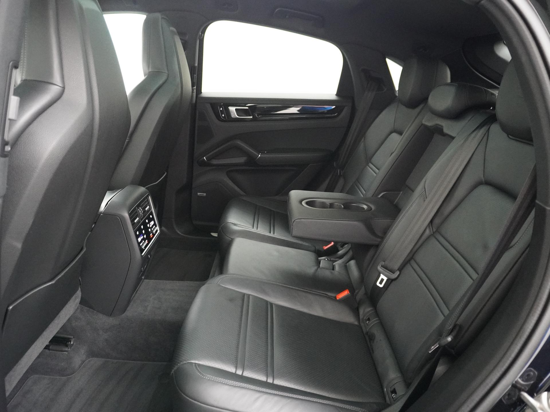 Porsche Cayenne Coupé 3.0 E-Hybrid 27