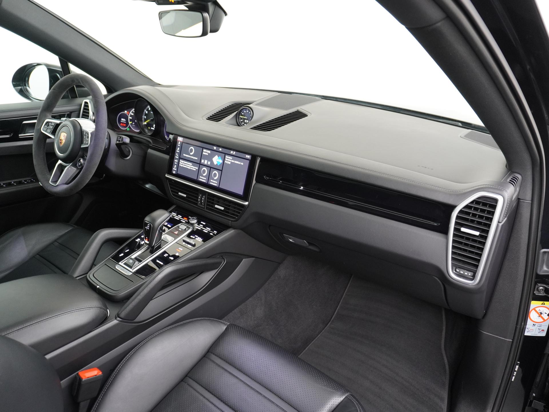 Porsche Cayenne Coupé 3.0 E-Hybrid 41