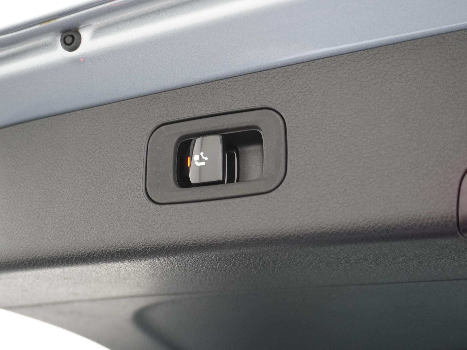 Mercedes-Benz E-Klasse Estate 220 d AMG Line 19