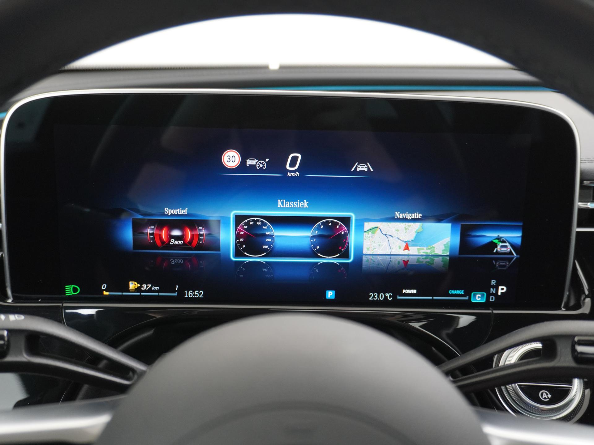 Mercedes-Benz E-Klasse Estate 220 d AMG Line 38