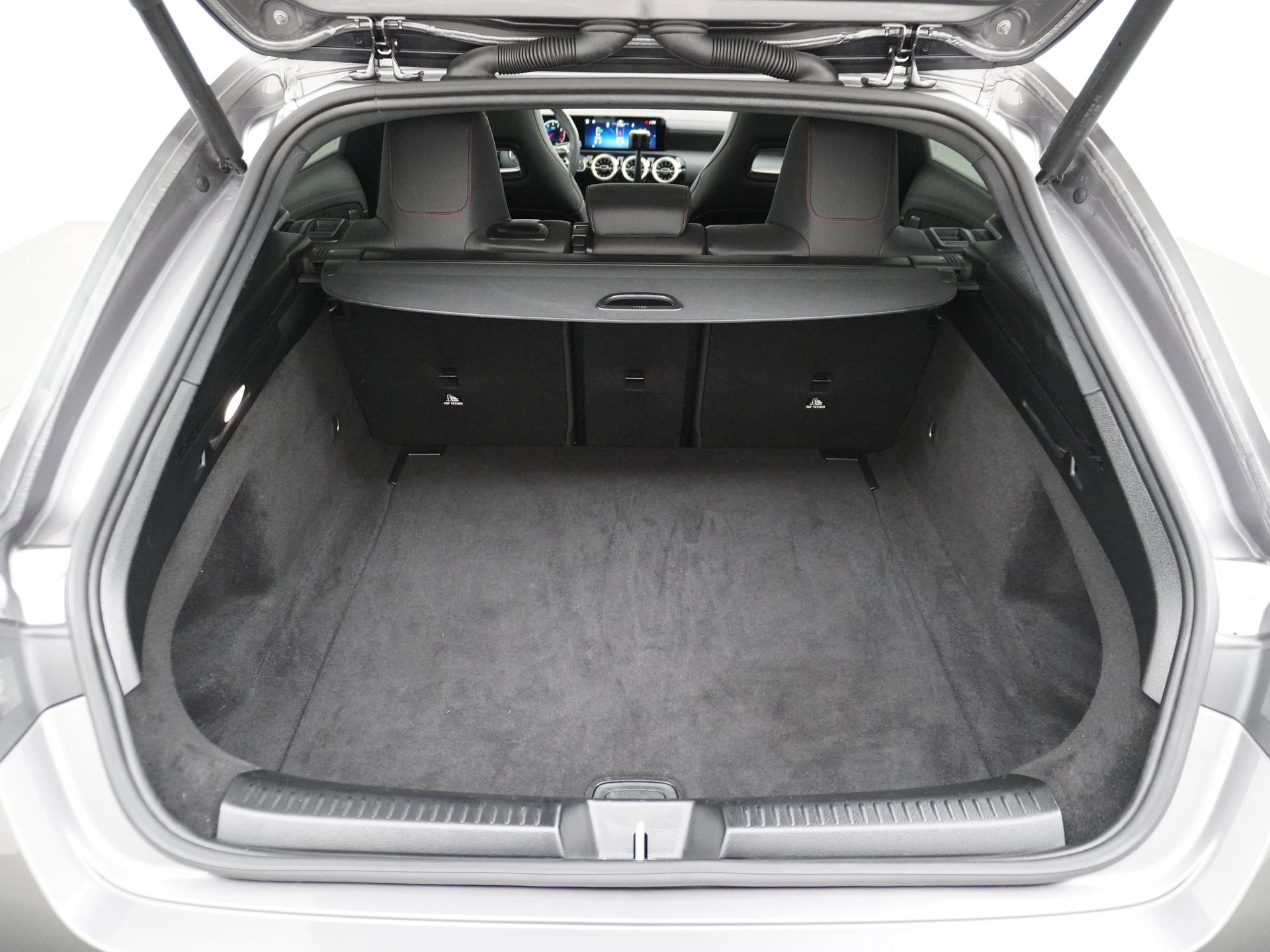 Mercedes-Benz CLA-Klasse Shooting Brake 180 Star Edition AMG Line Plus 13