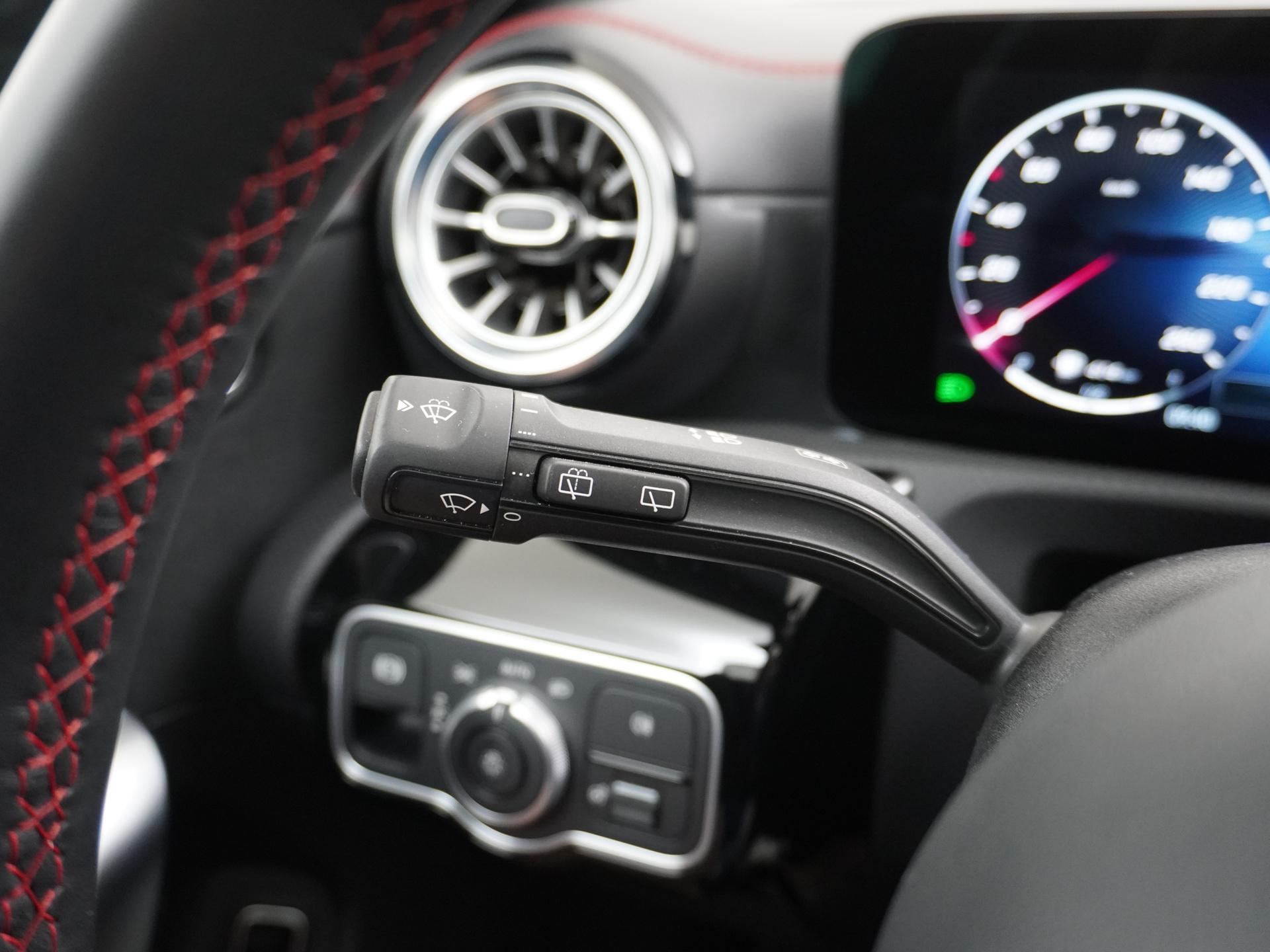 Mercedes-Benz CLA-Klasse Shooting Brake 180 Star Edition AMG Line Plus 29