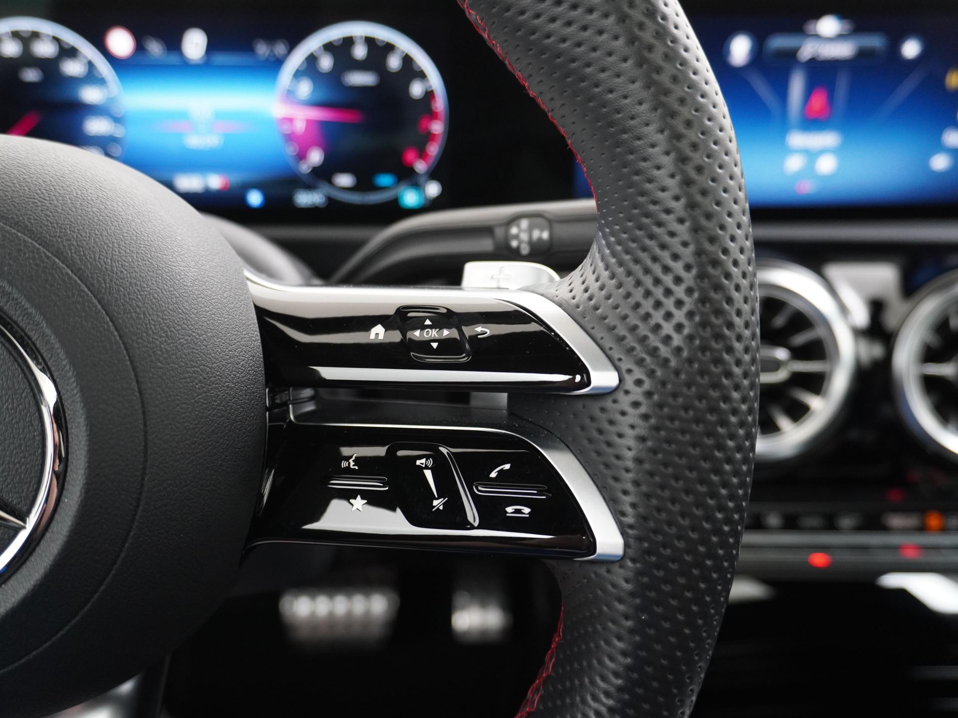 Mercedes-Benz CLA-Klasse Shooting Brake 180 Star Edition AMG Line Plus 32