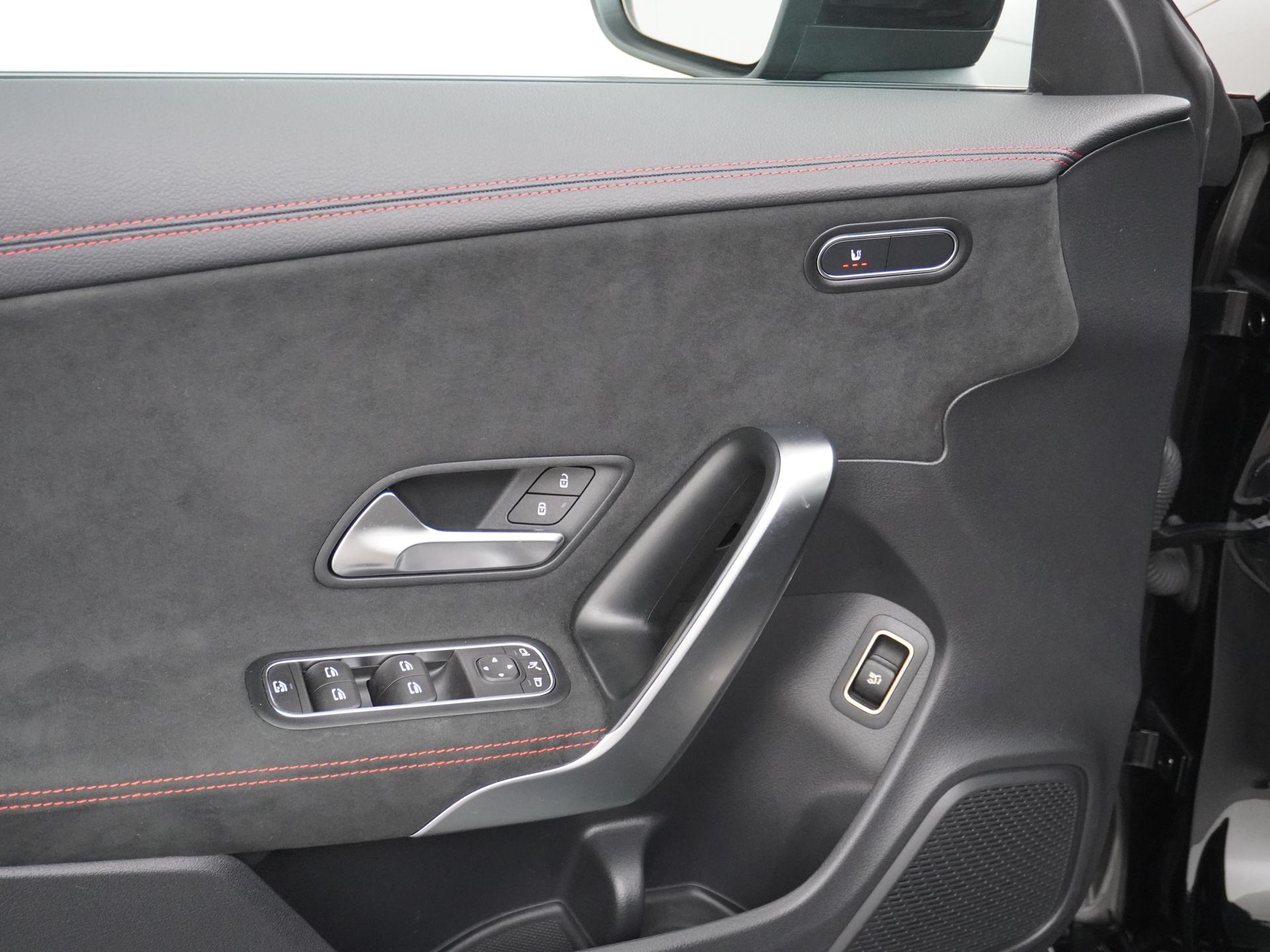 Mercedes-Benz CLA-Klasse Shooting Brake 180 AMG Star Edition 1