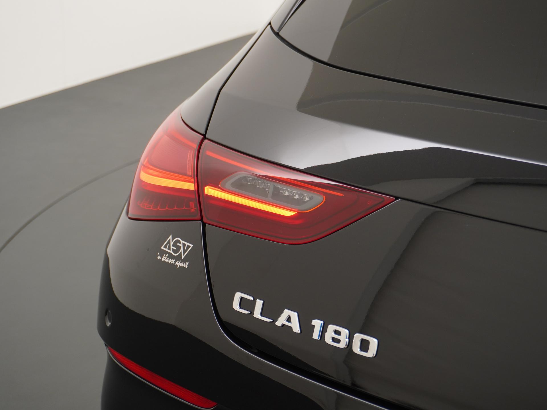 Mercedes-Benz CLA-Klasse Shooting Brake 180 AMG Star Edition 14