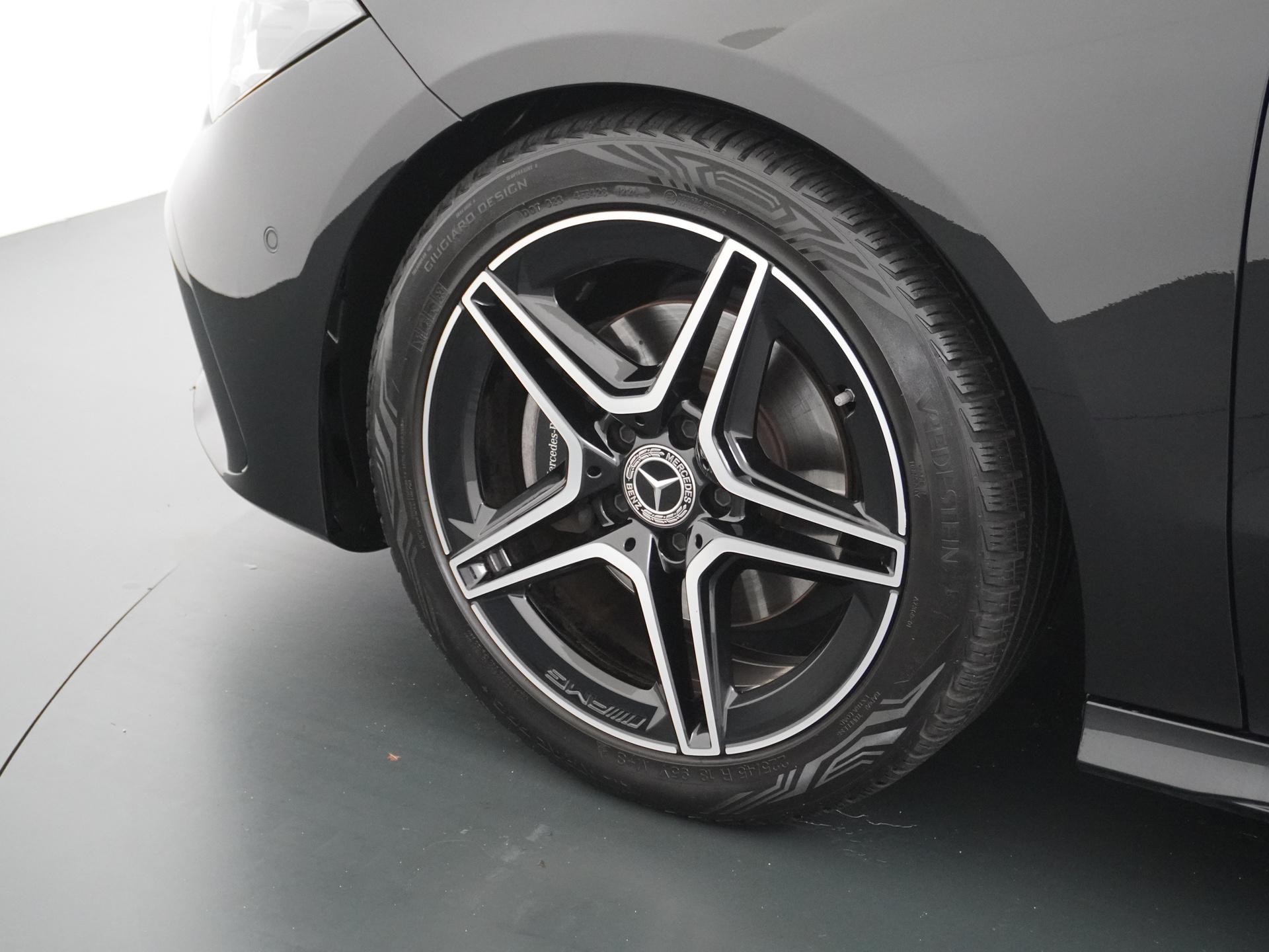 Mercedes-Benz CLA-Klasse Shooting Brake 180 AMG Star Edition 18