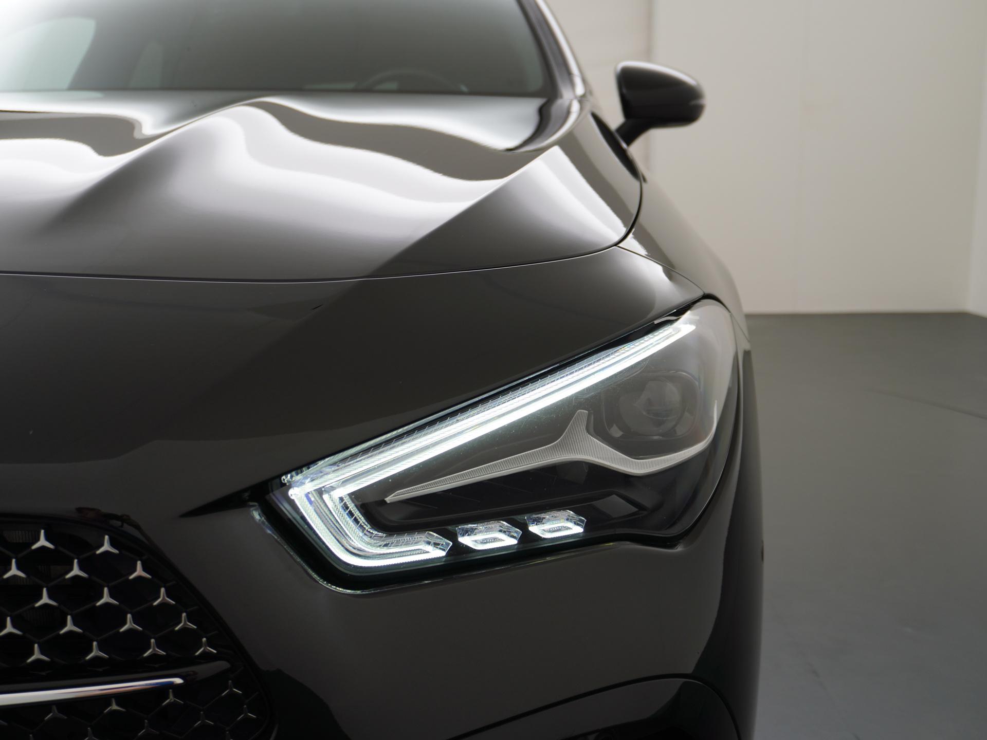 Mercedes-Benz CLA-Klasse Shooting Brake 180 AMG Star Edition 19