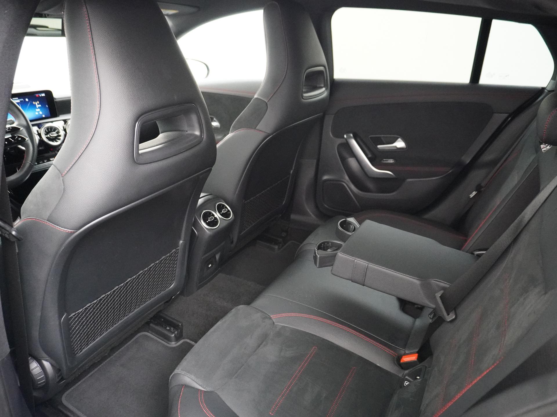 Mercedes-Benz CLA-Klasse Shooting Brake 180 AMG Star Edition 22