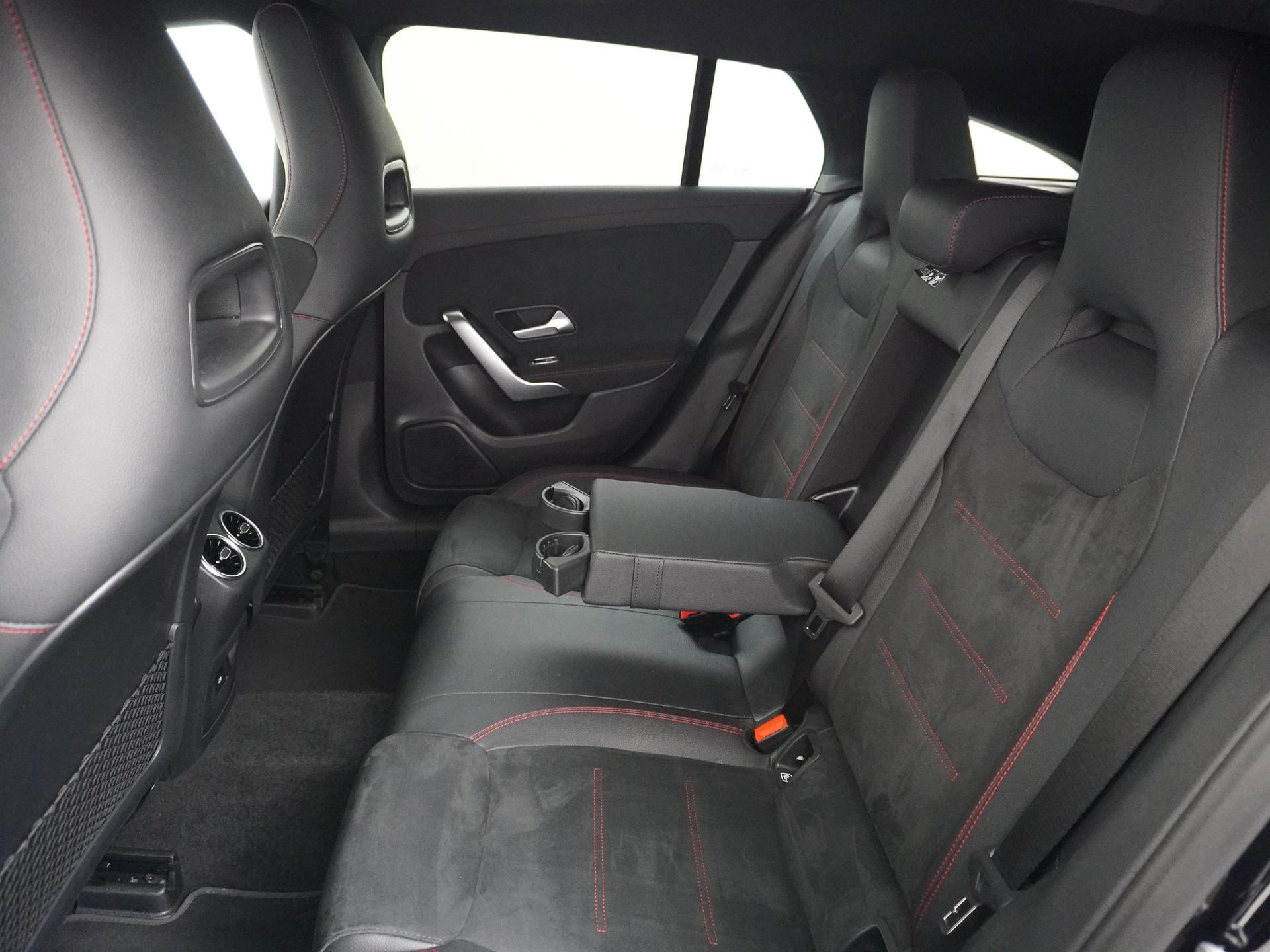 Mercedes-Benz CLA-Klasse Shooting Brake 180 AMG Star Edition 23