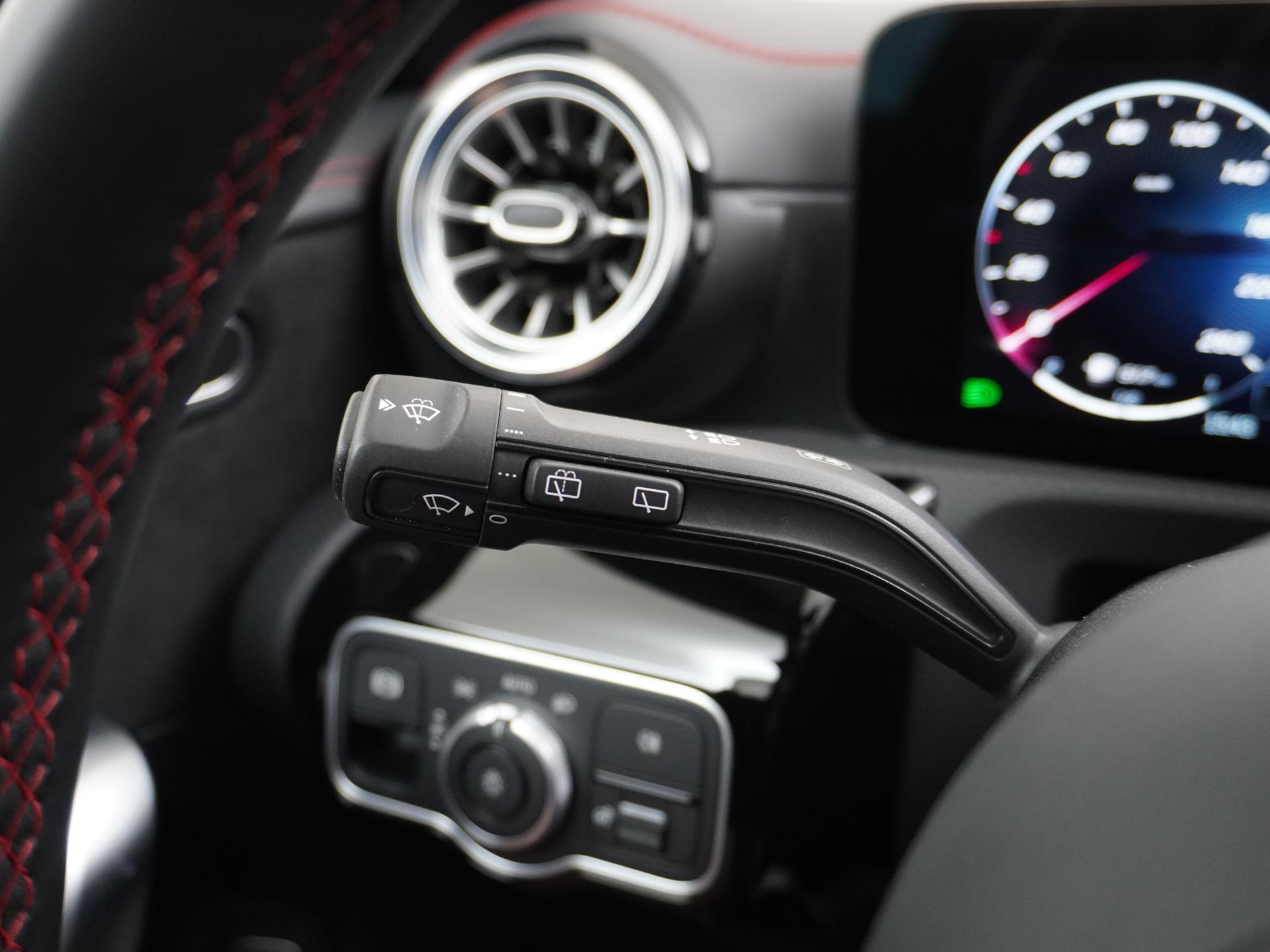 Mercedes-Benz CLA-Klasse Shooting Brake 180 AMG Star Edition 28