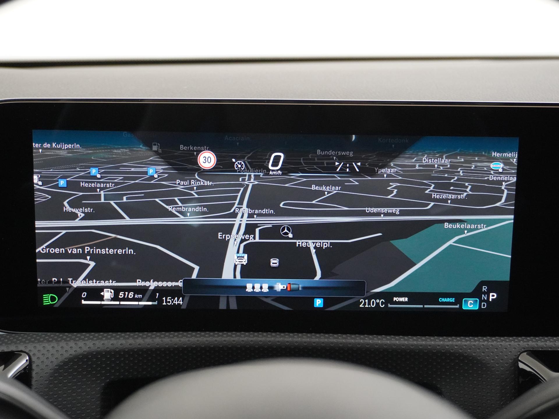 Mercedes-Benz CLA-Klasse Shooting Brake 180 AMG Star Edition 33