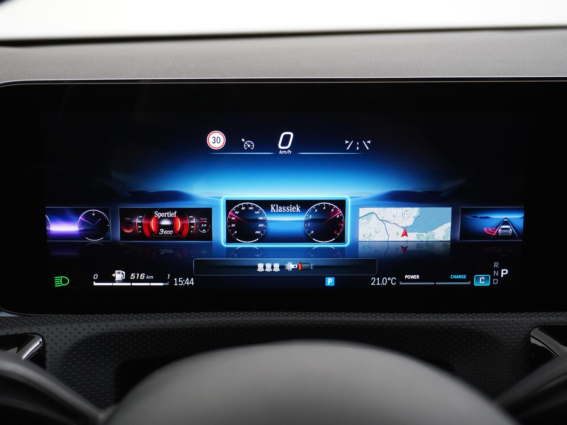 Mercedes-Benz CLA-Klasse Shooting Brake 180 AMG Star Edition 34