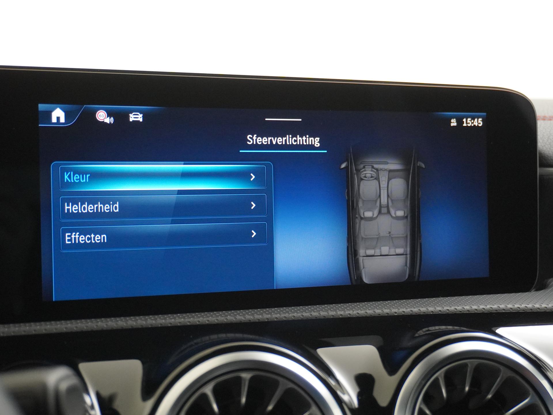 Mercedes-Benz CLA-Klasse Shooting Brake 180 AMG Star Edition 42