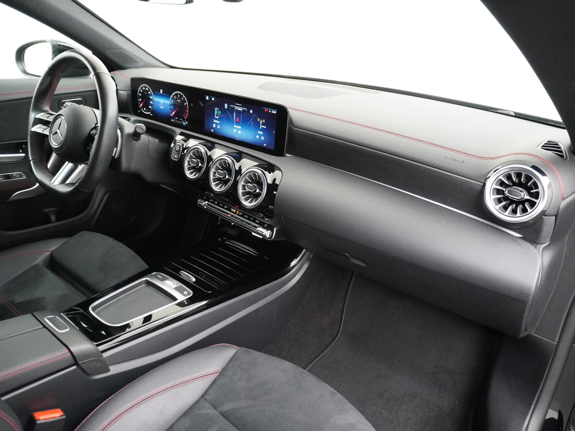 Mercedes-Benz CLA-Klasse Shooting Brake 180 AMG Star Edition 46