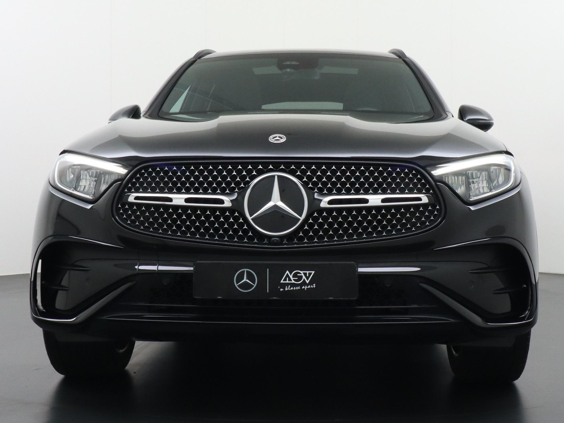 Mercedes-Benz GLC 300e 4MATIC AMG Line 12
