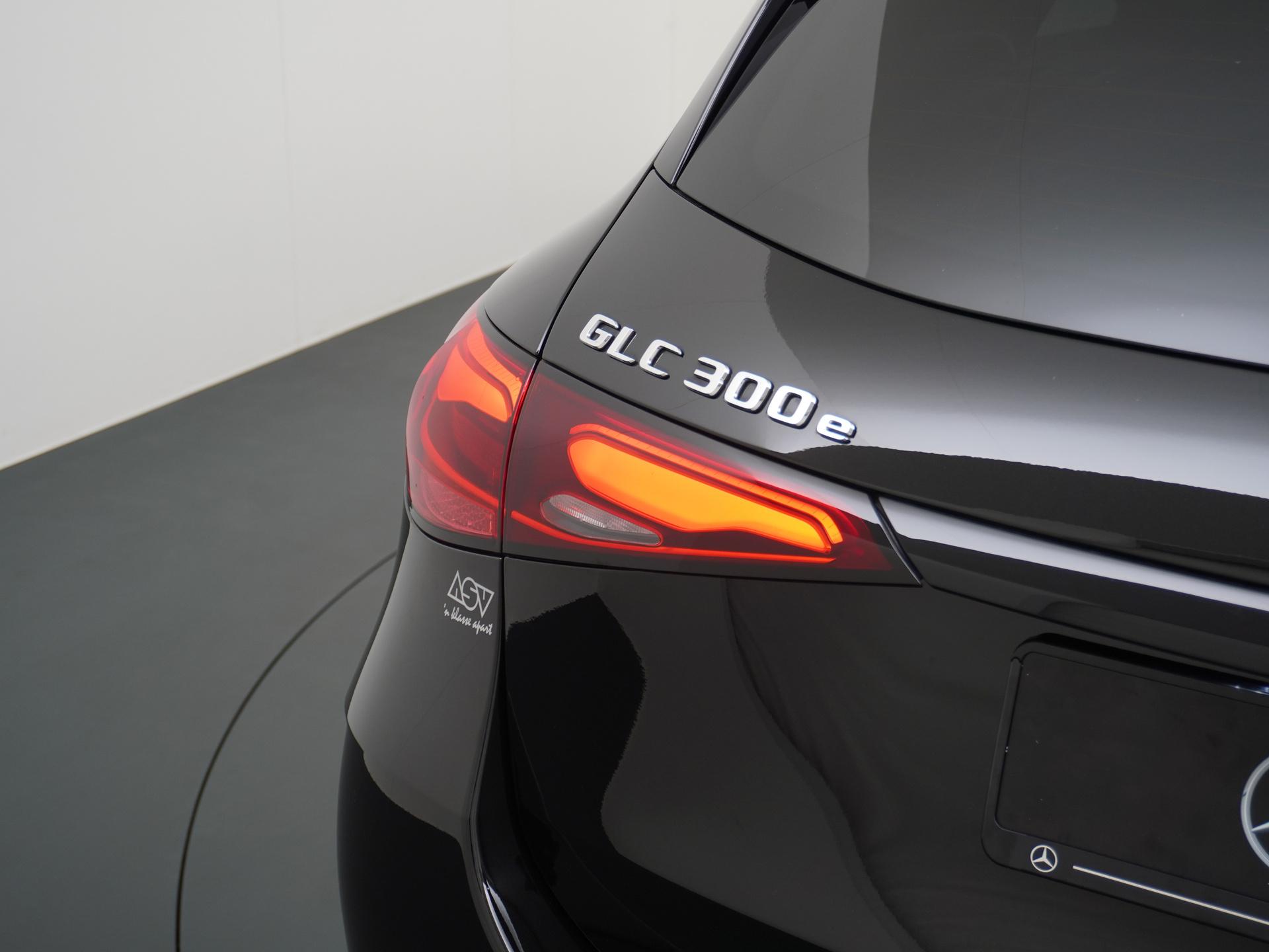 Mercedes-Benz GLC 300e 4MATIC AMG Line 16
