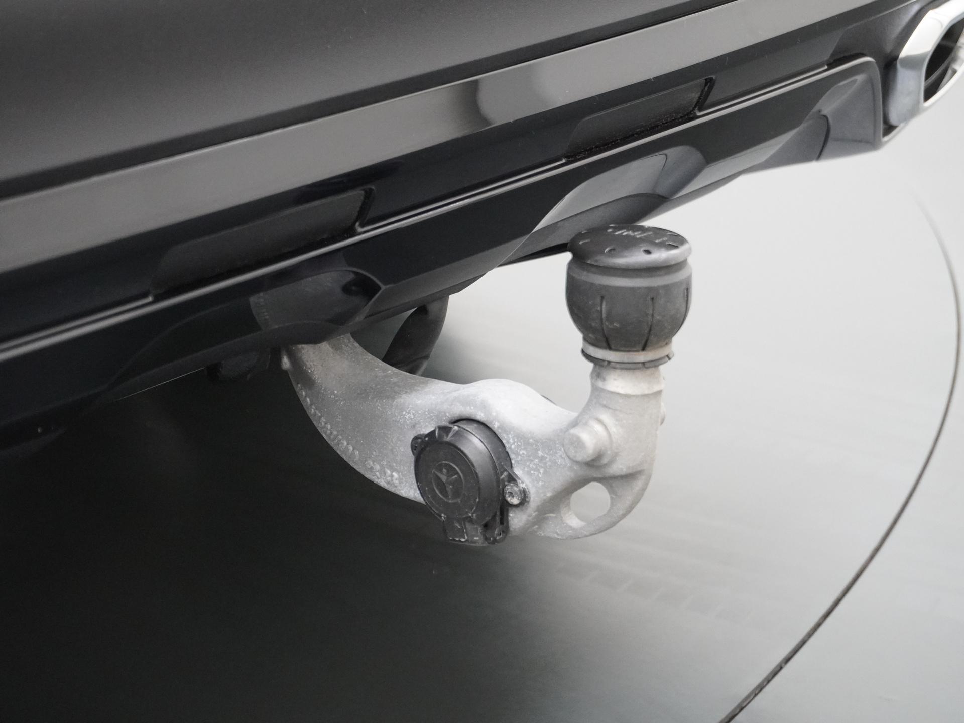 Mercedes-Benz GLC 300e 4MATIC AMG Line 17