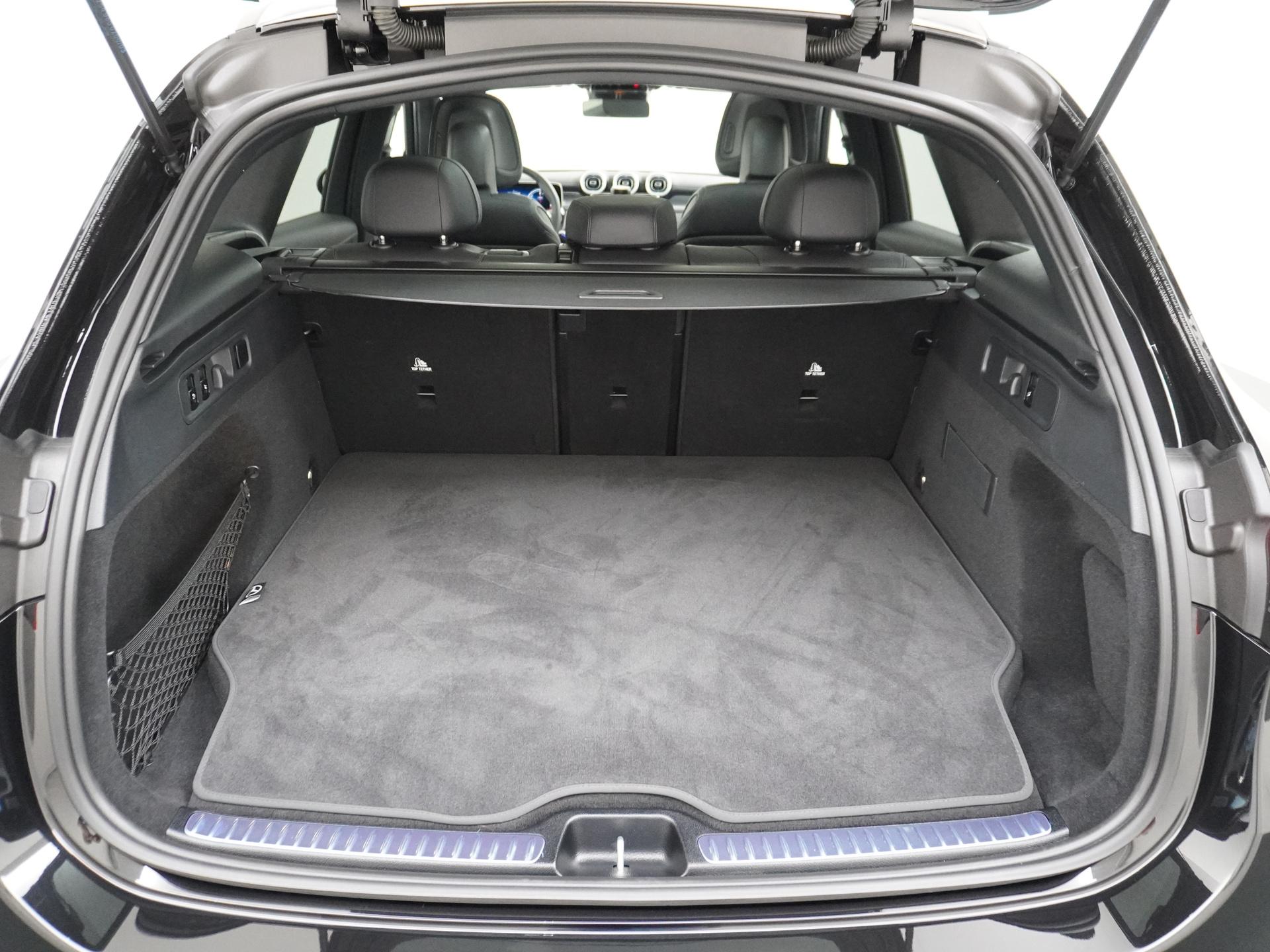 Mercedes-Benz GLC 300e 4MATIC AMG Line 18