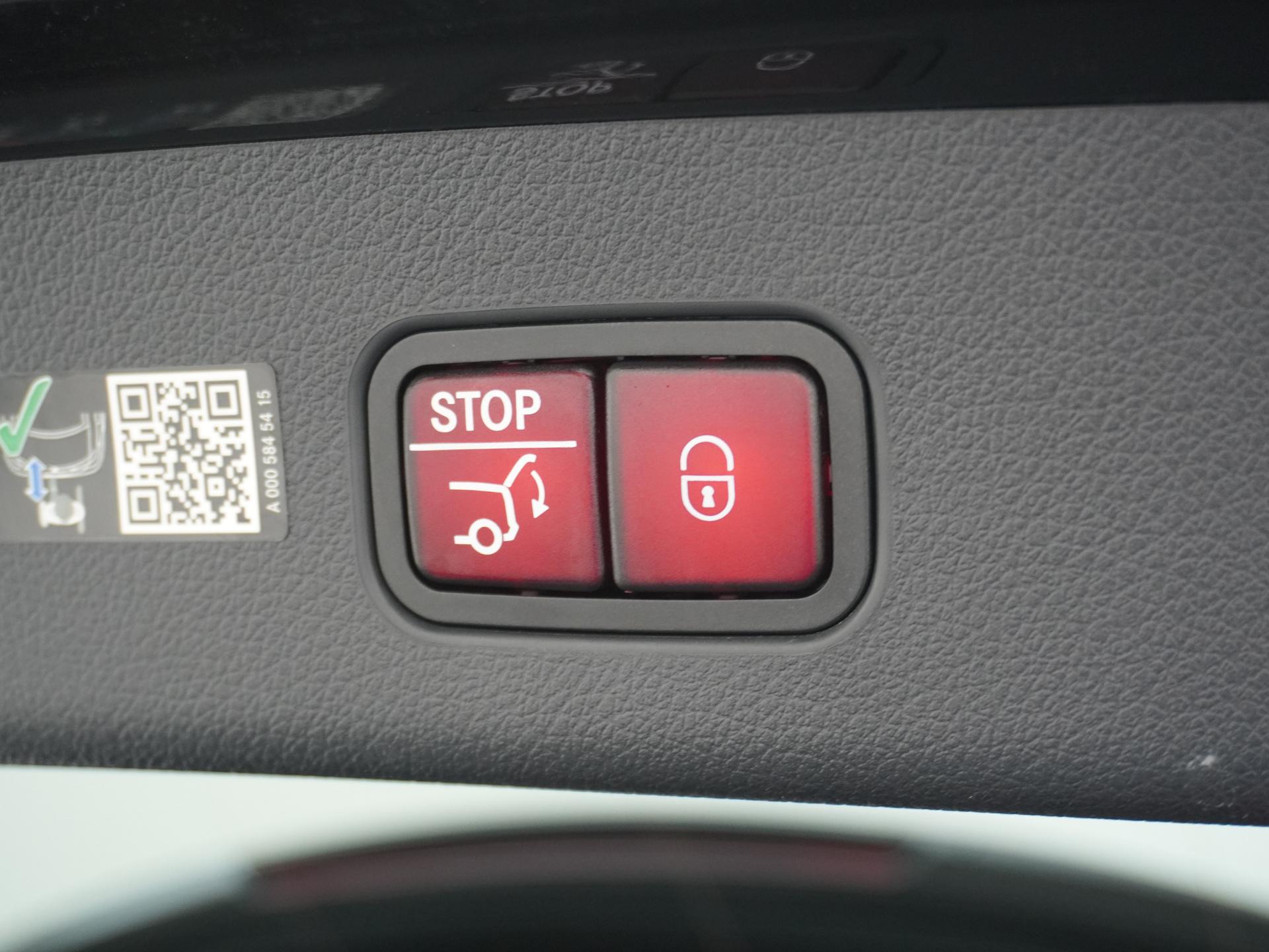 Mercedes-Benz GLC 300e 4MATIC AMG Line 19