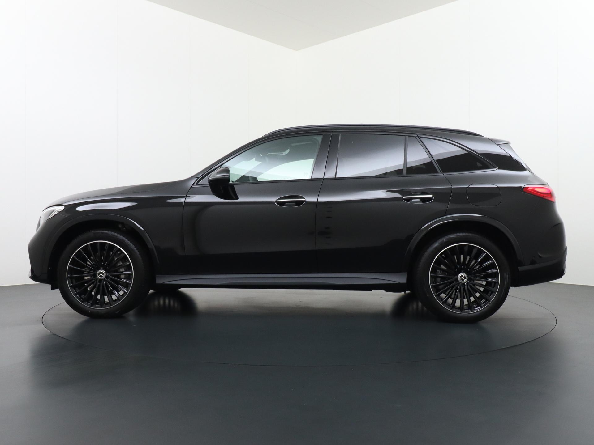 Mercedes-Benz GLC 300e 4MATIC AMG Line 2