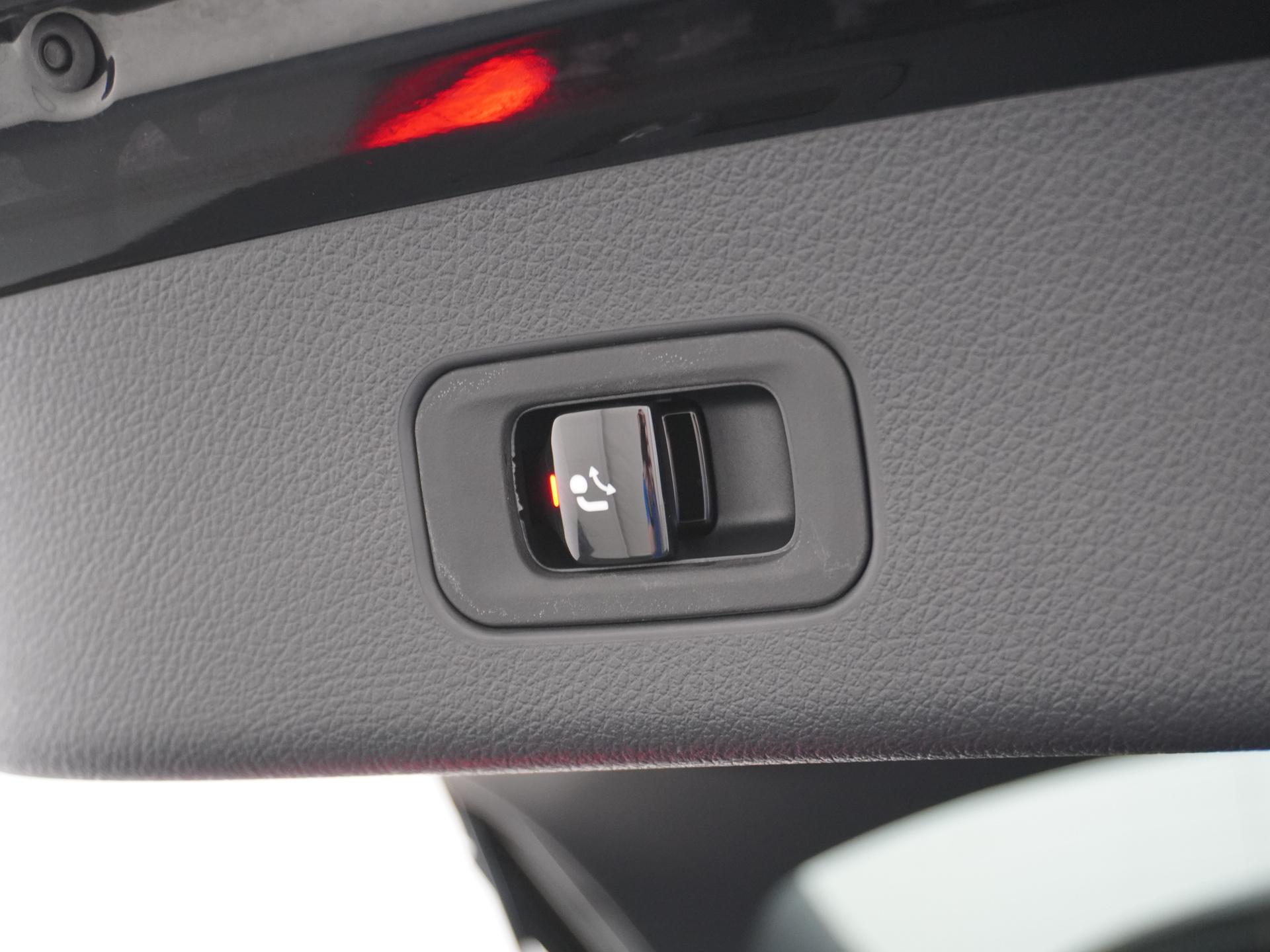 Mercedes-Benz GLC 300e 4MATIC AMG Line 20