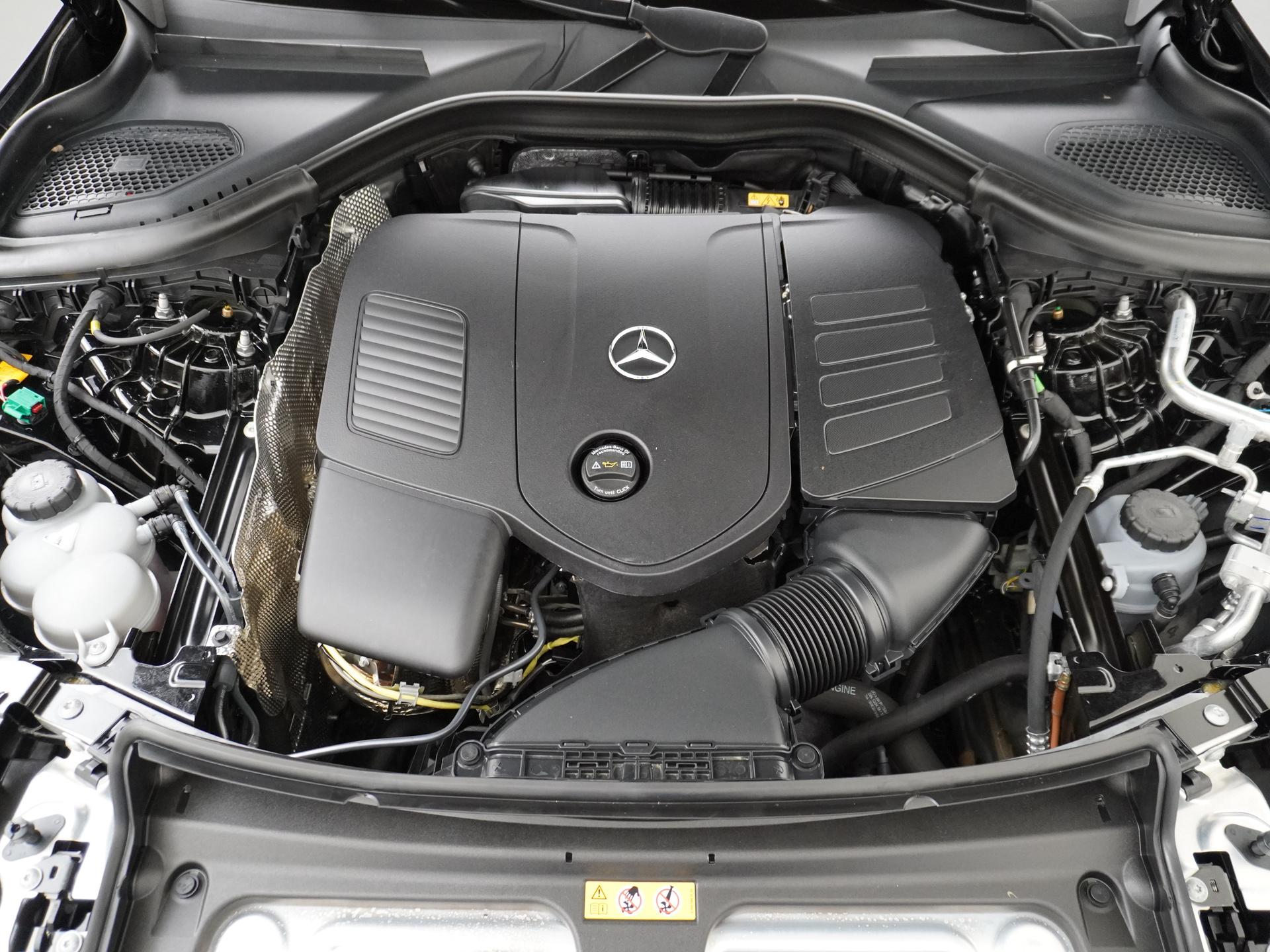 Mercedes-Benz GLC 300e 4MATIC AMG Line 23