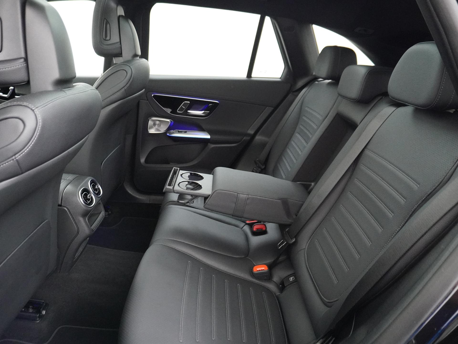 Mercedes-Benz GLC 300e 4MATIC AMG Line 27