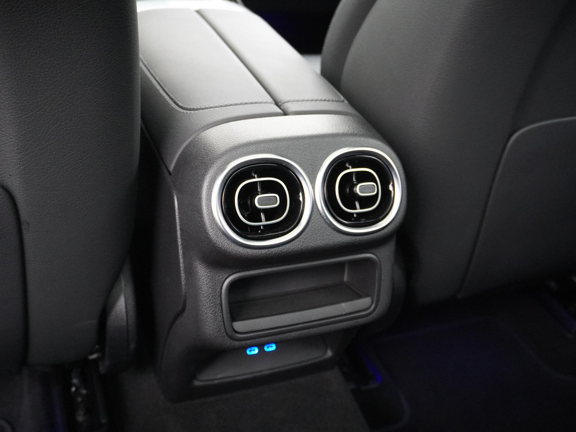 Mercedes-Benz GLC 300e 4MATIC AMG Line 28