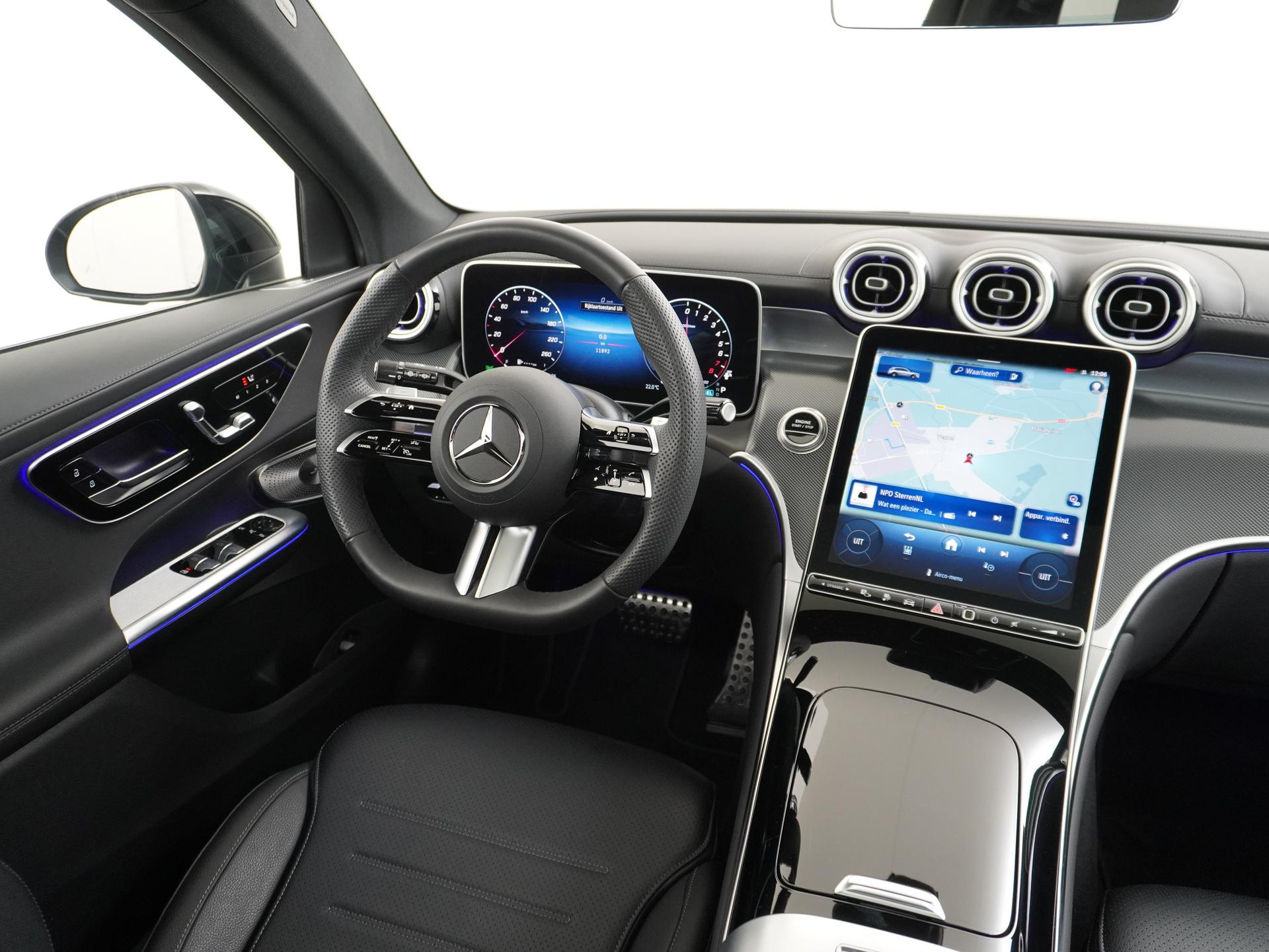 Mercedes-Benz GLC 300e 4MATIC AMG Line 29