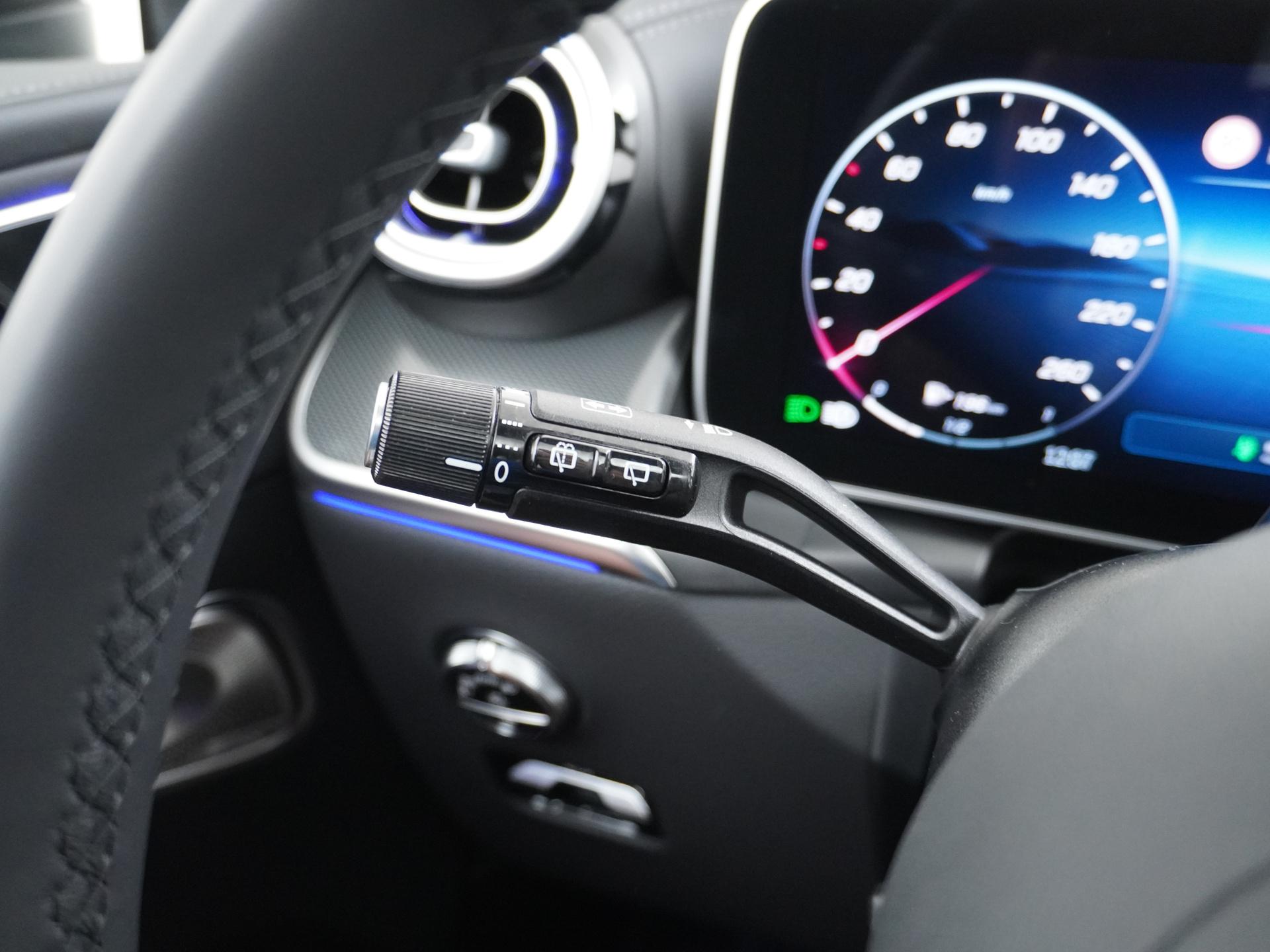 Mercedes-Benz GLC 300e 4MATIC AMG Line 31