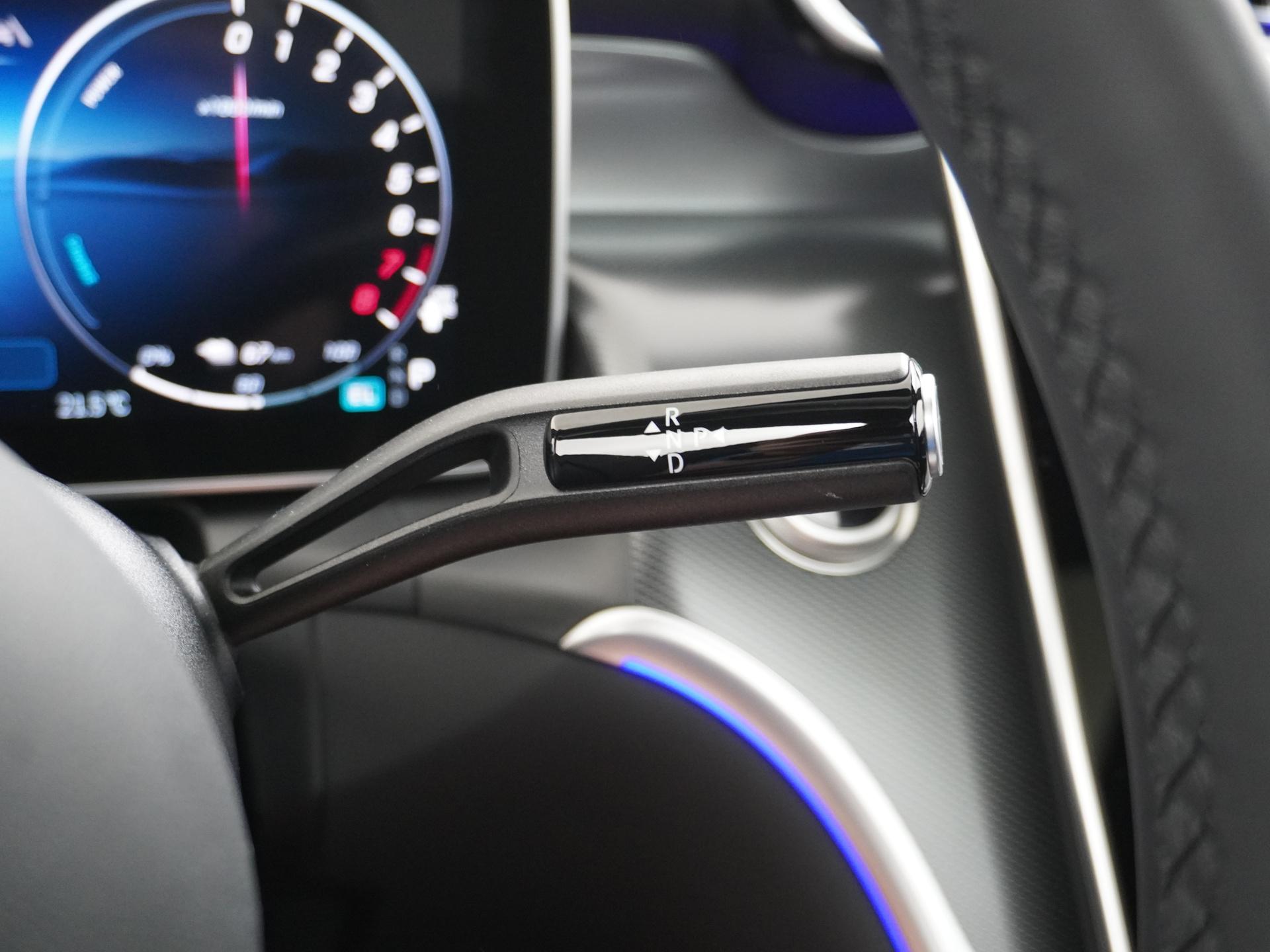 Mercedes-Benz GLC 300e 4MATIC AMG Line 32