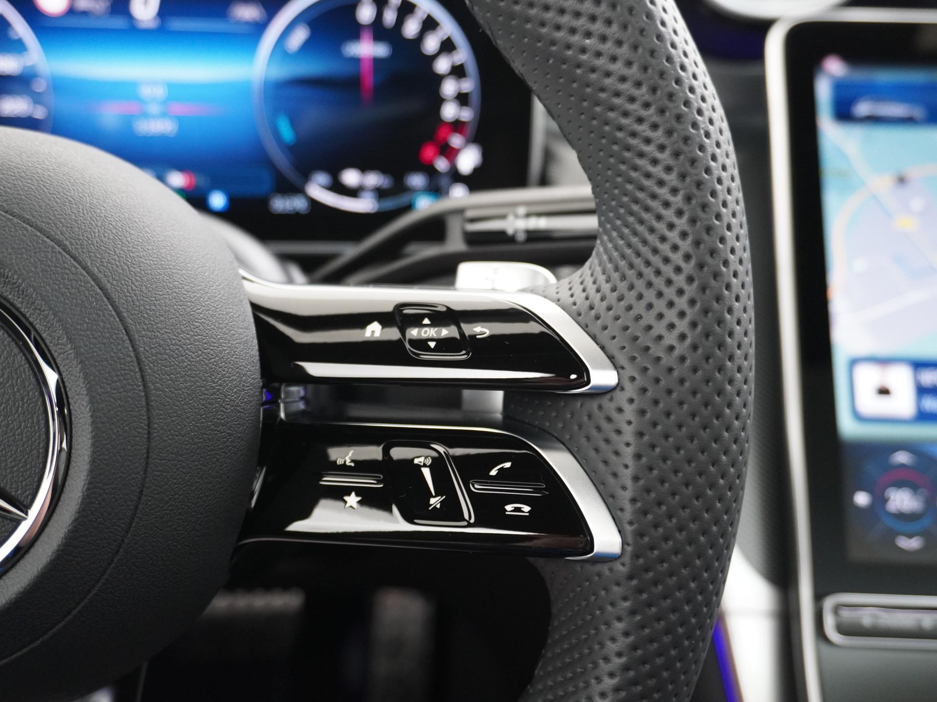 Mercedes-Benz GLC 300e 4MATIC AMG Line 34