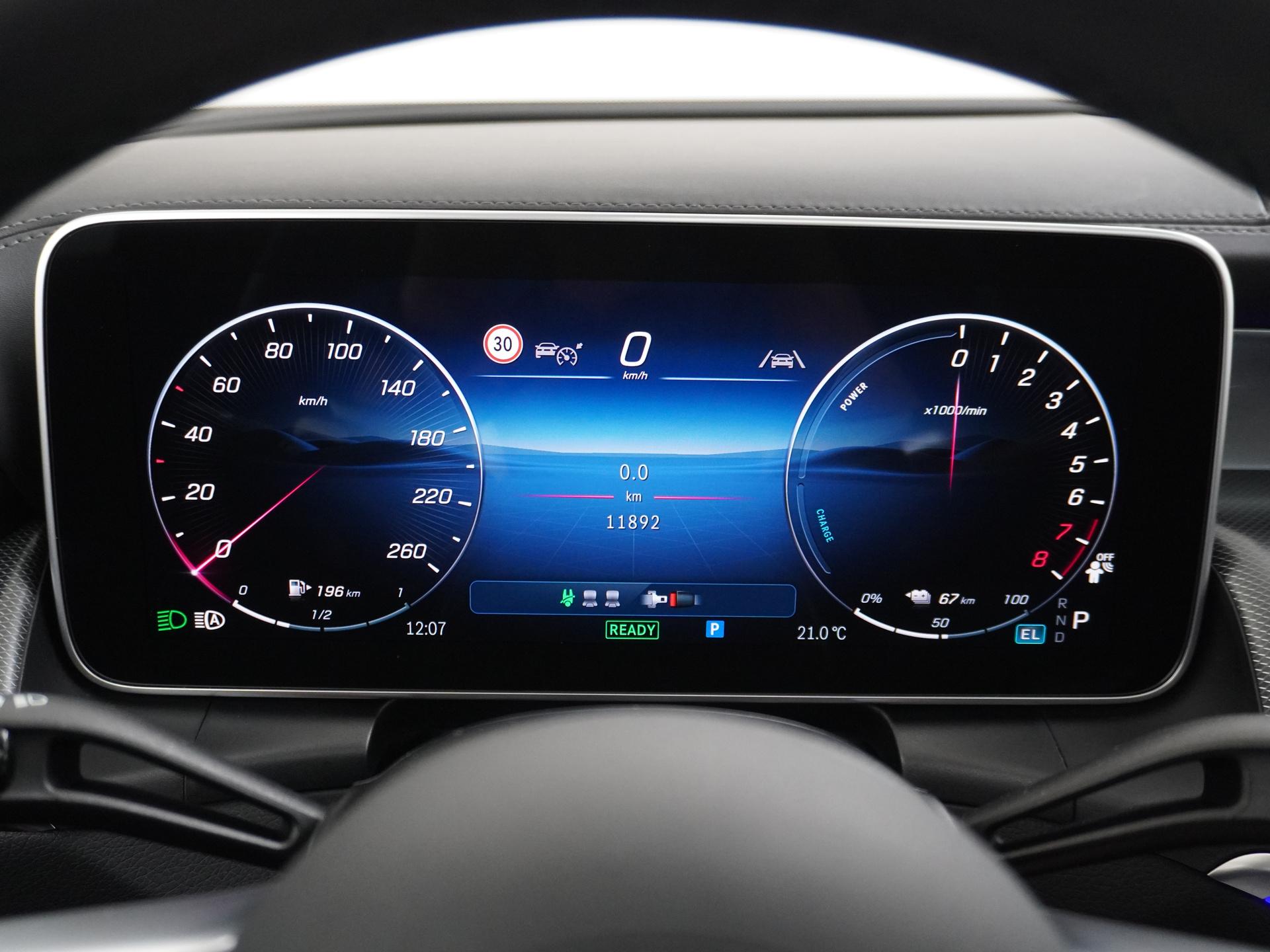 Mercedes-Benz GLC 300e 4MATIC AMG Line 35