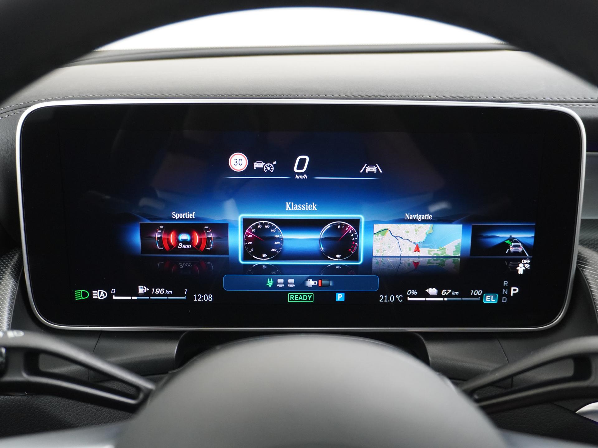 Mercedes-Benz GLC 300e 4MATIC AMG Line 36