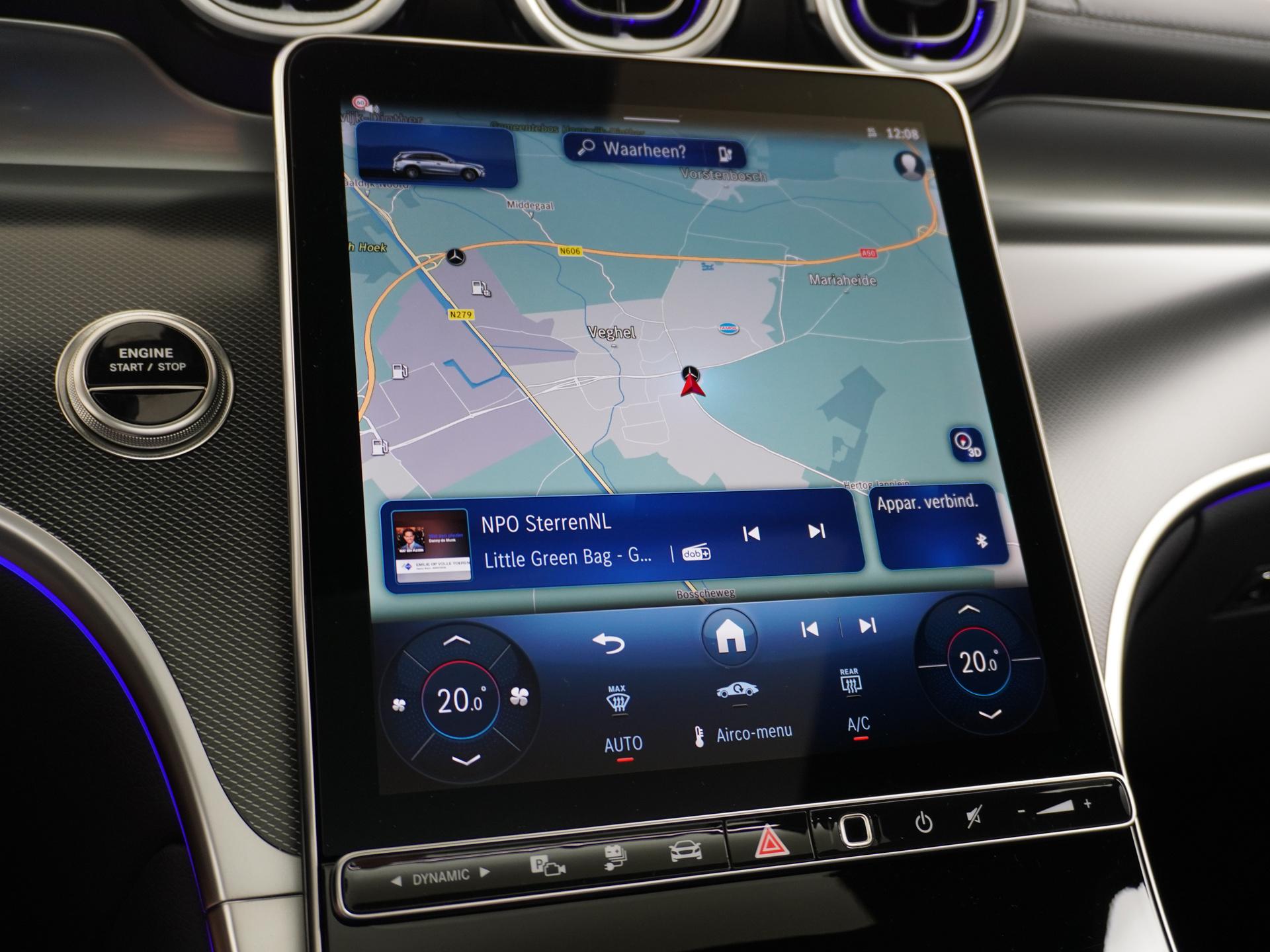 Mercedes-Benz GLC 300e 4MATIC AMG Line 38