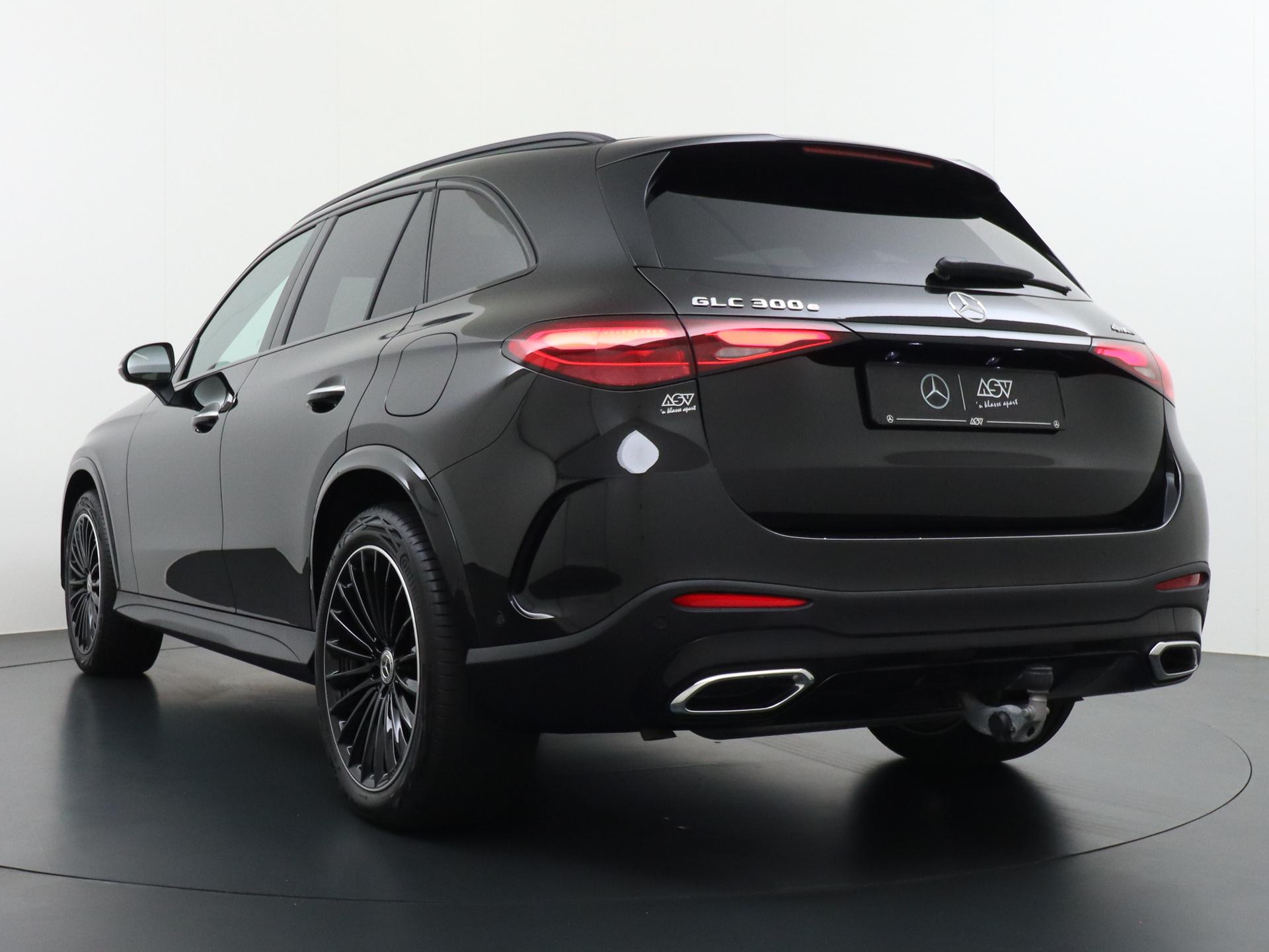 Mercedes-Benz GLC 300e 4MATIC AMG Line 4