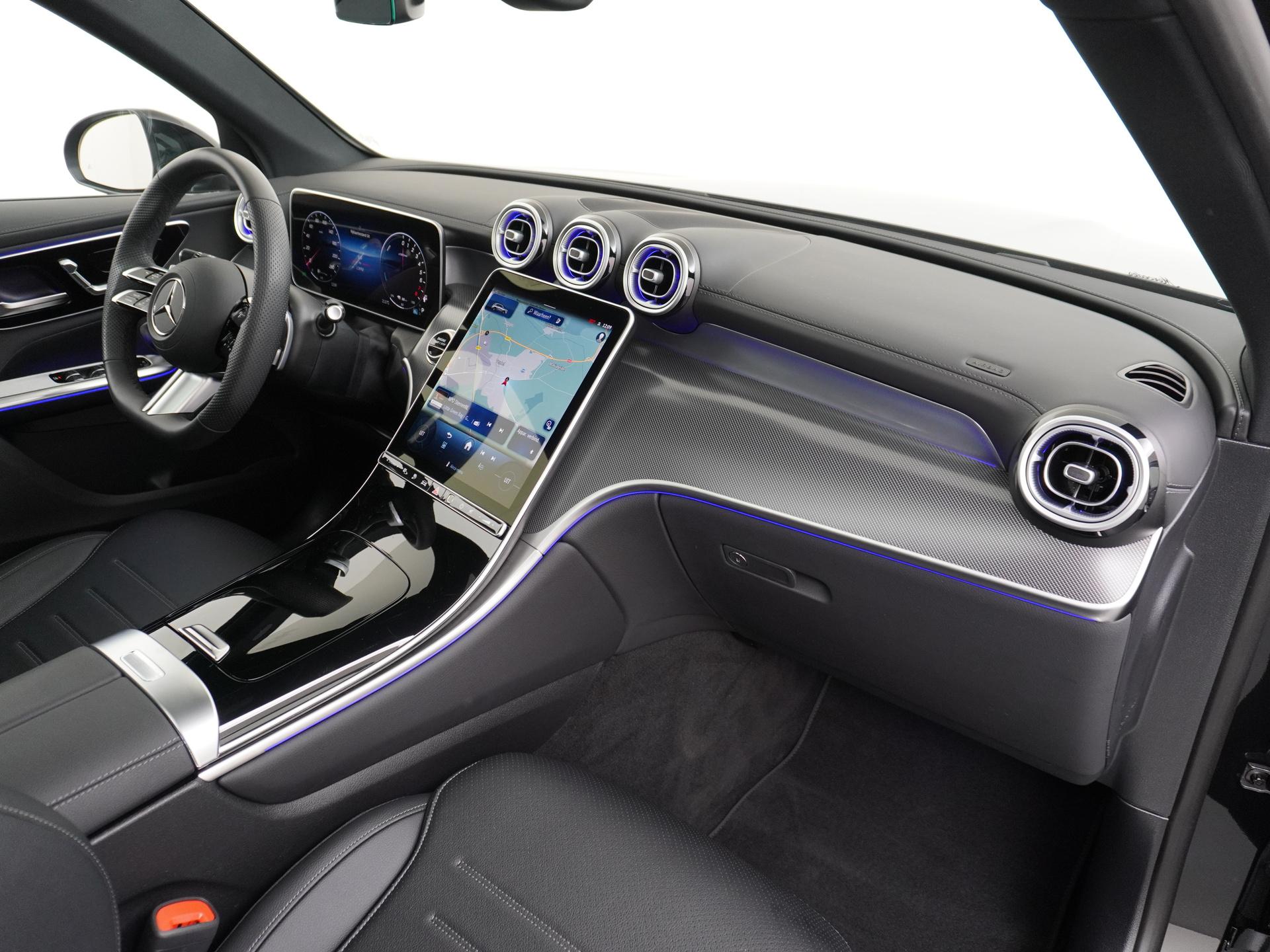 Mercedes-Benz GLC 300e 4MATIC AMG Line 46