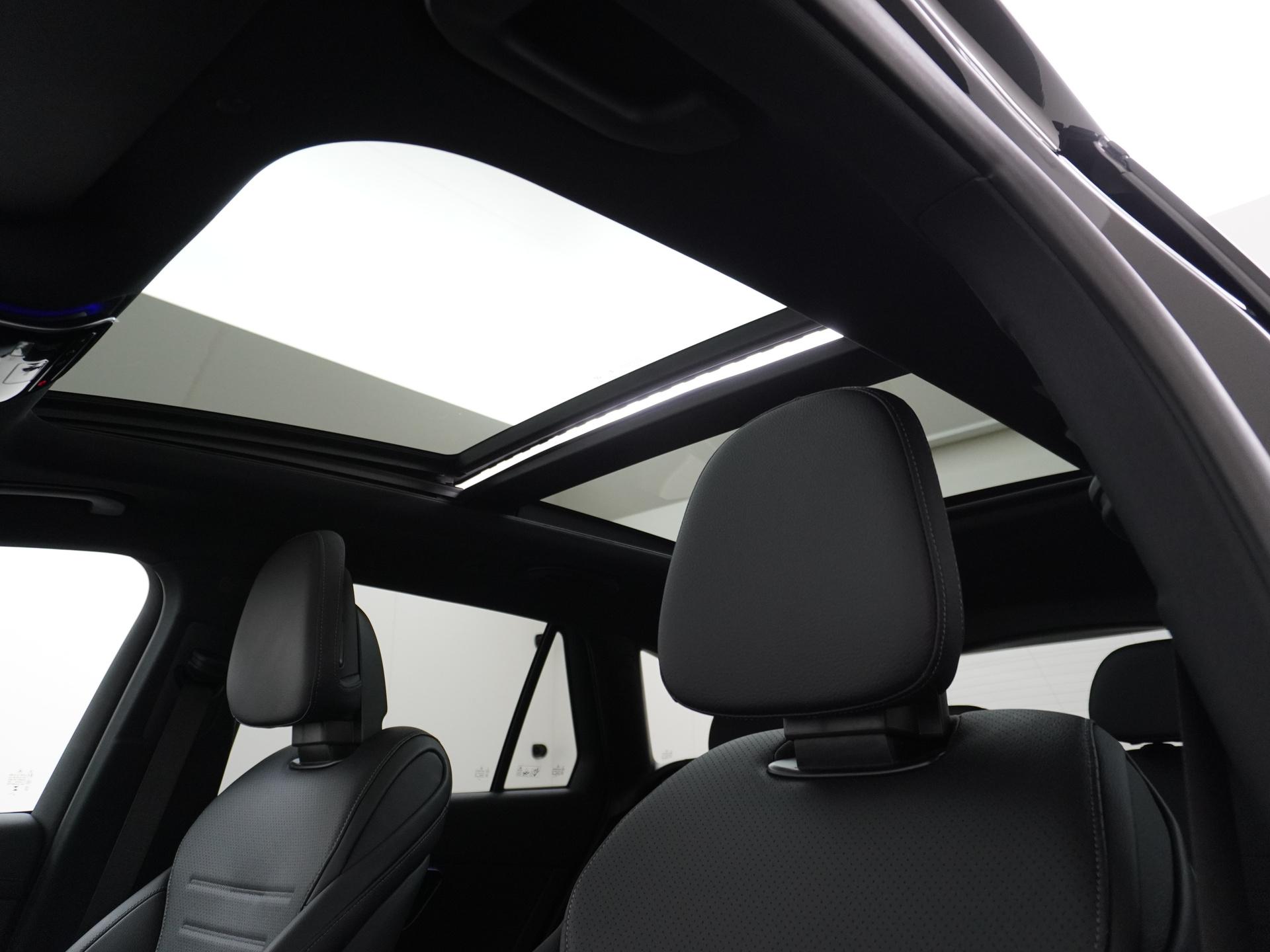 Mercedes-Benz GLC 300e 4MATIC AMG Line 5