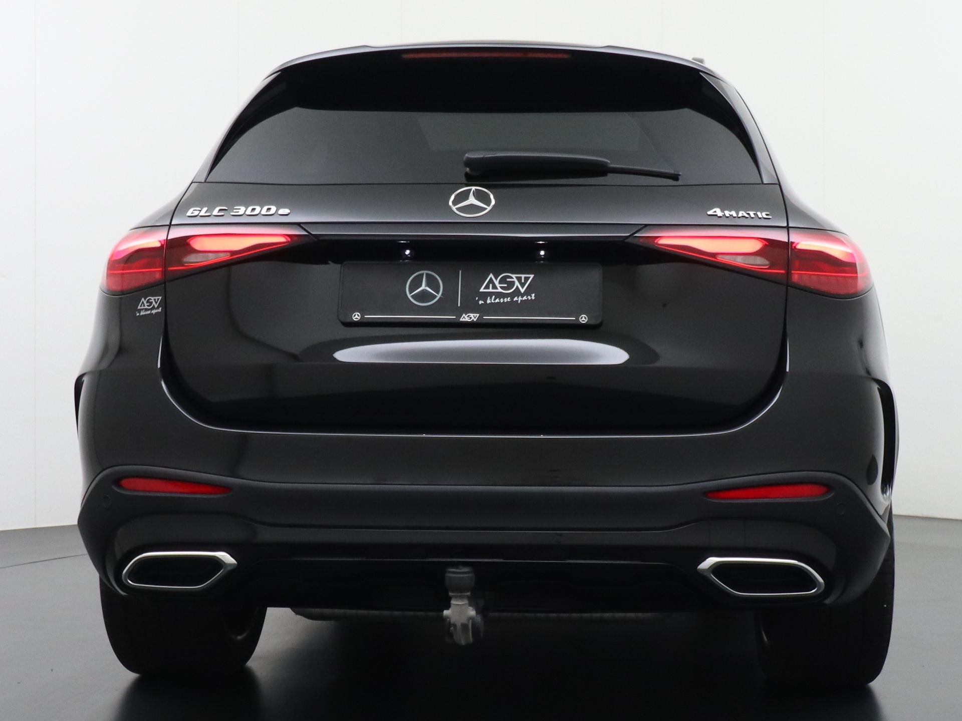 Mercedes-Benz GLC 300e 4MATIC AMG Line 6