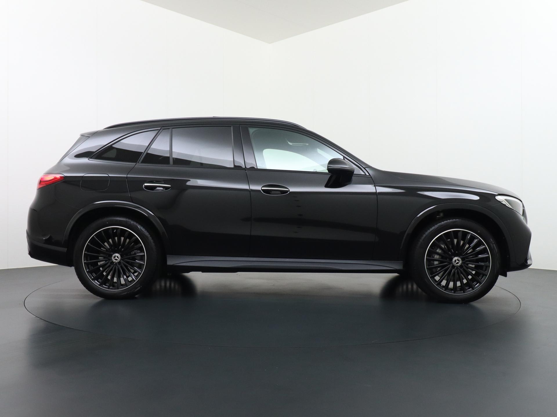 Mercedes-Benz GLC 300e 4MATIC AMG Line 9